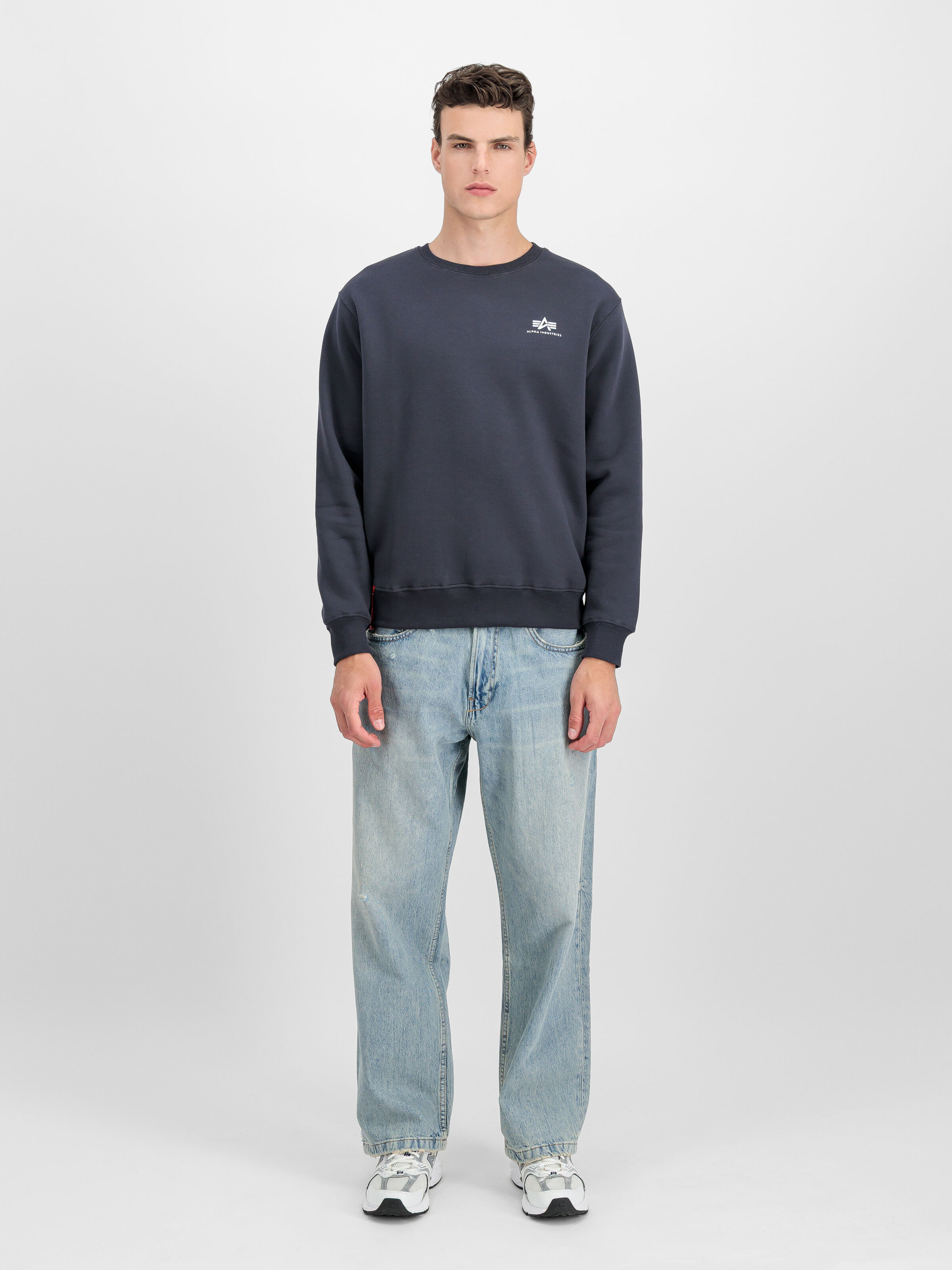 Basic Small Logo Sweatshirt navy 188307_02_2_model_00001_189441