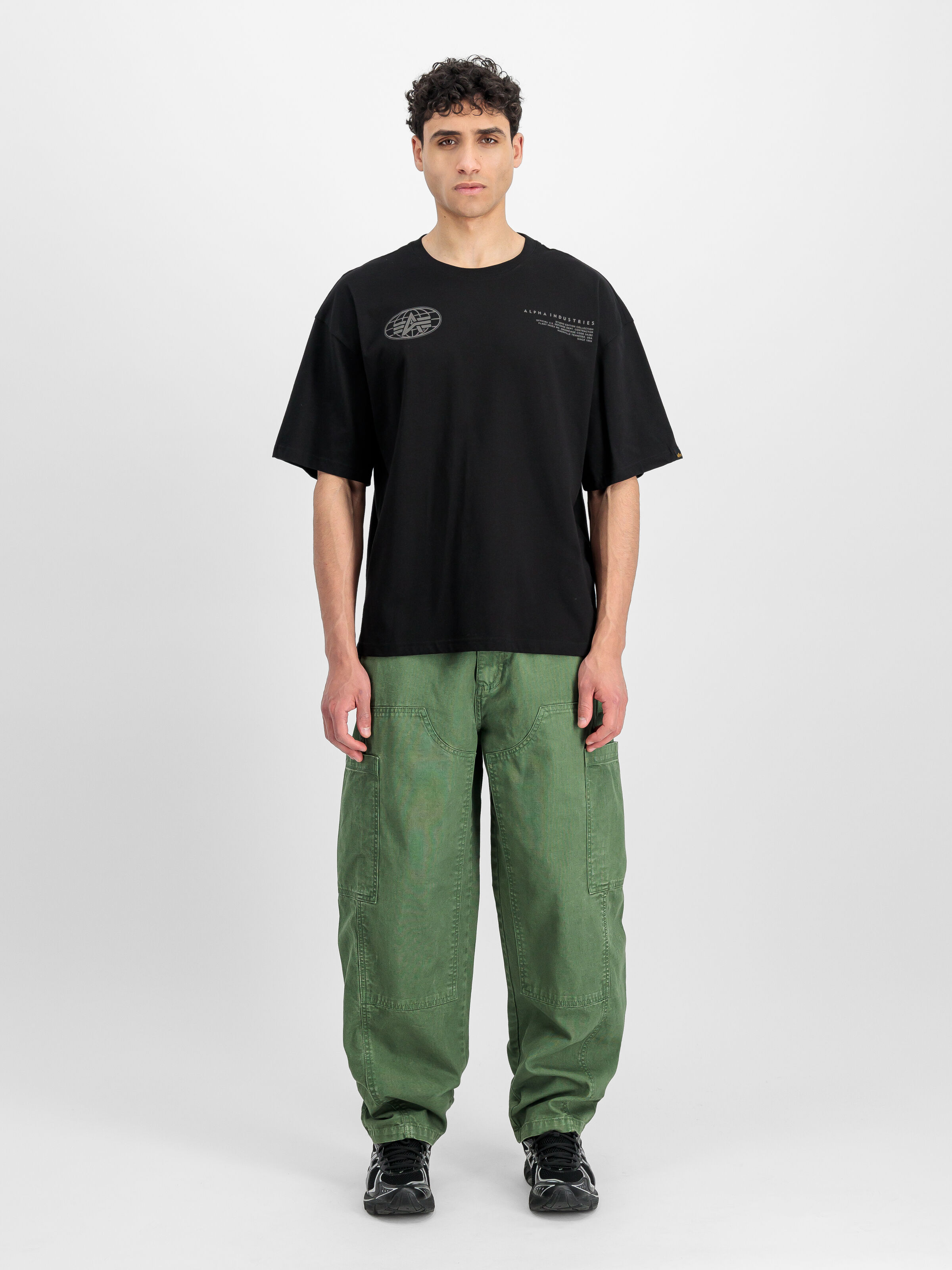 World Logo Backprint T-Shirt black 258514_03_2_model_00001_162654