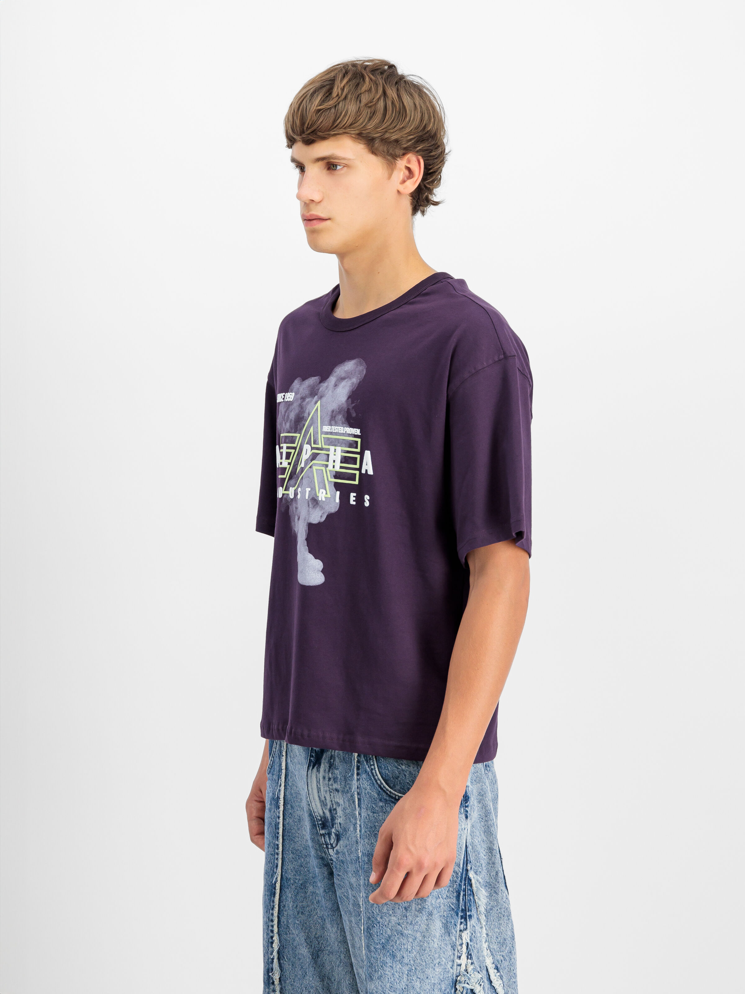 Smoke Logo T-Shirt Plum 148508_719_2_model_00003_107349
