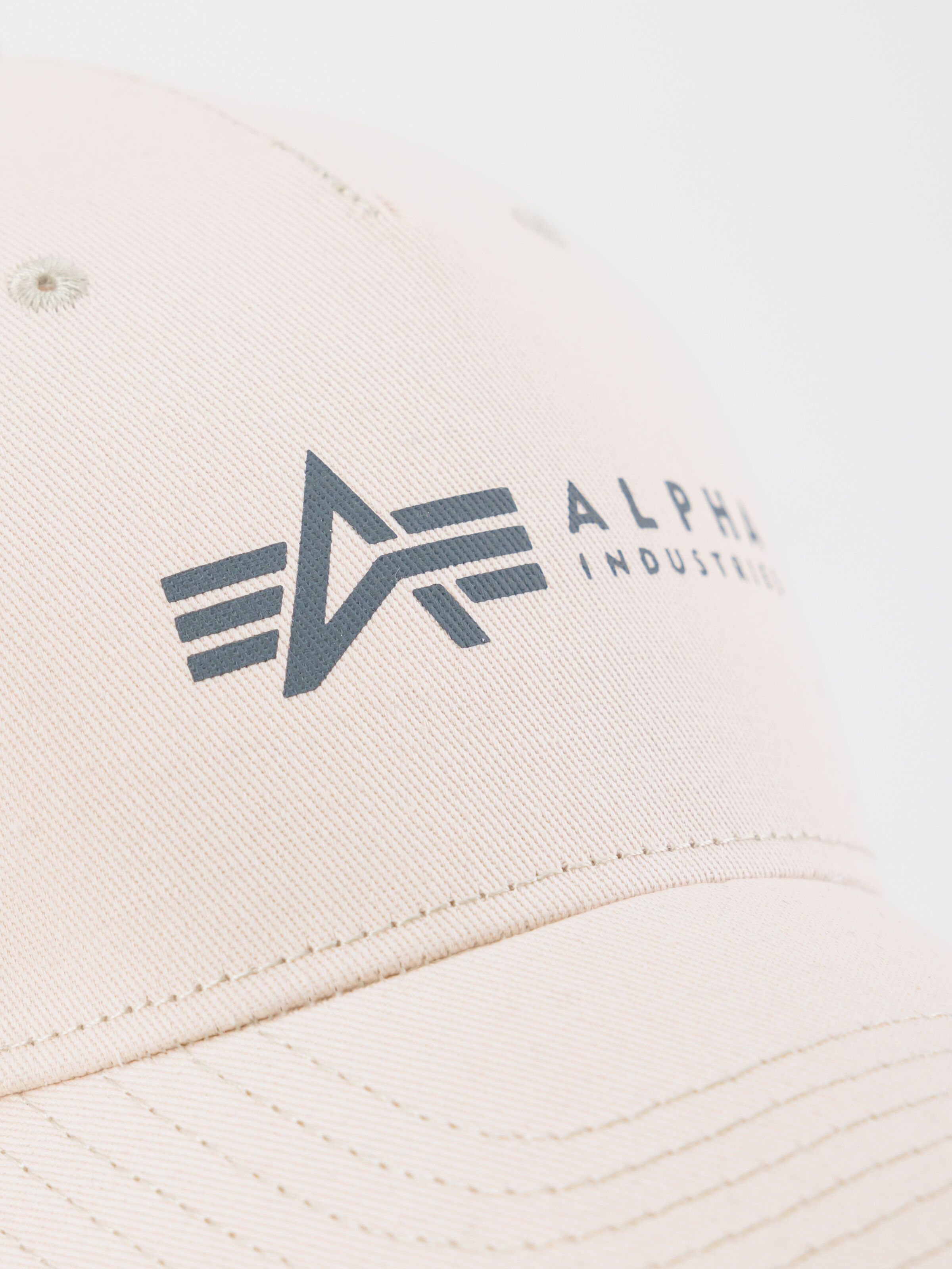 Alpha Cap jet stream white 126912_578_002_182591
