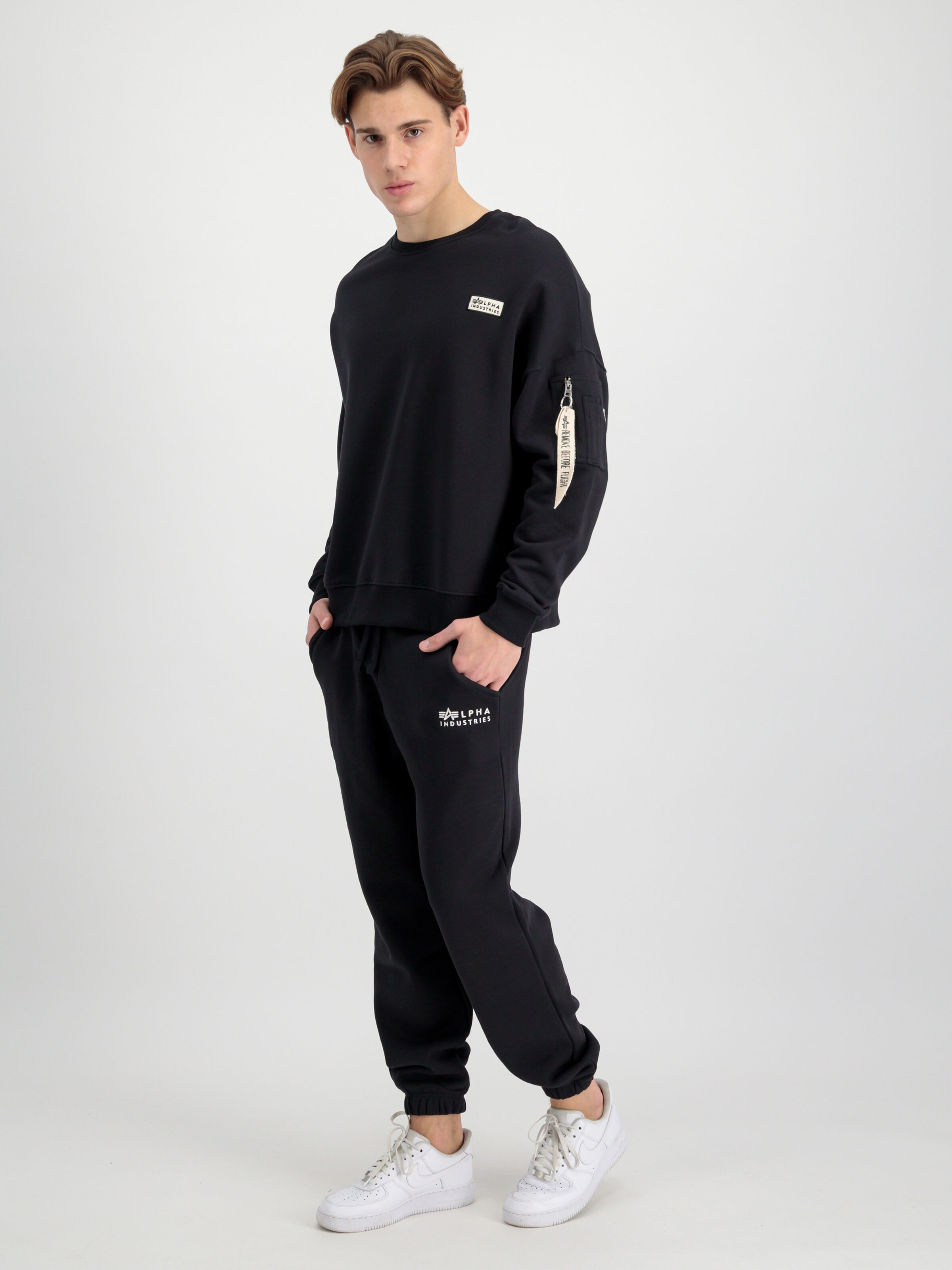 Organics Embroidery Regular Jogger organic black 106364_649_alpha_industries_organics_emb_regular_jogger_006_182925