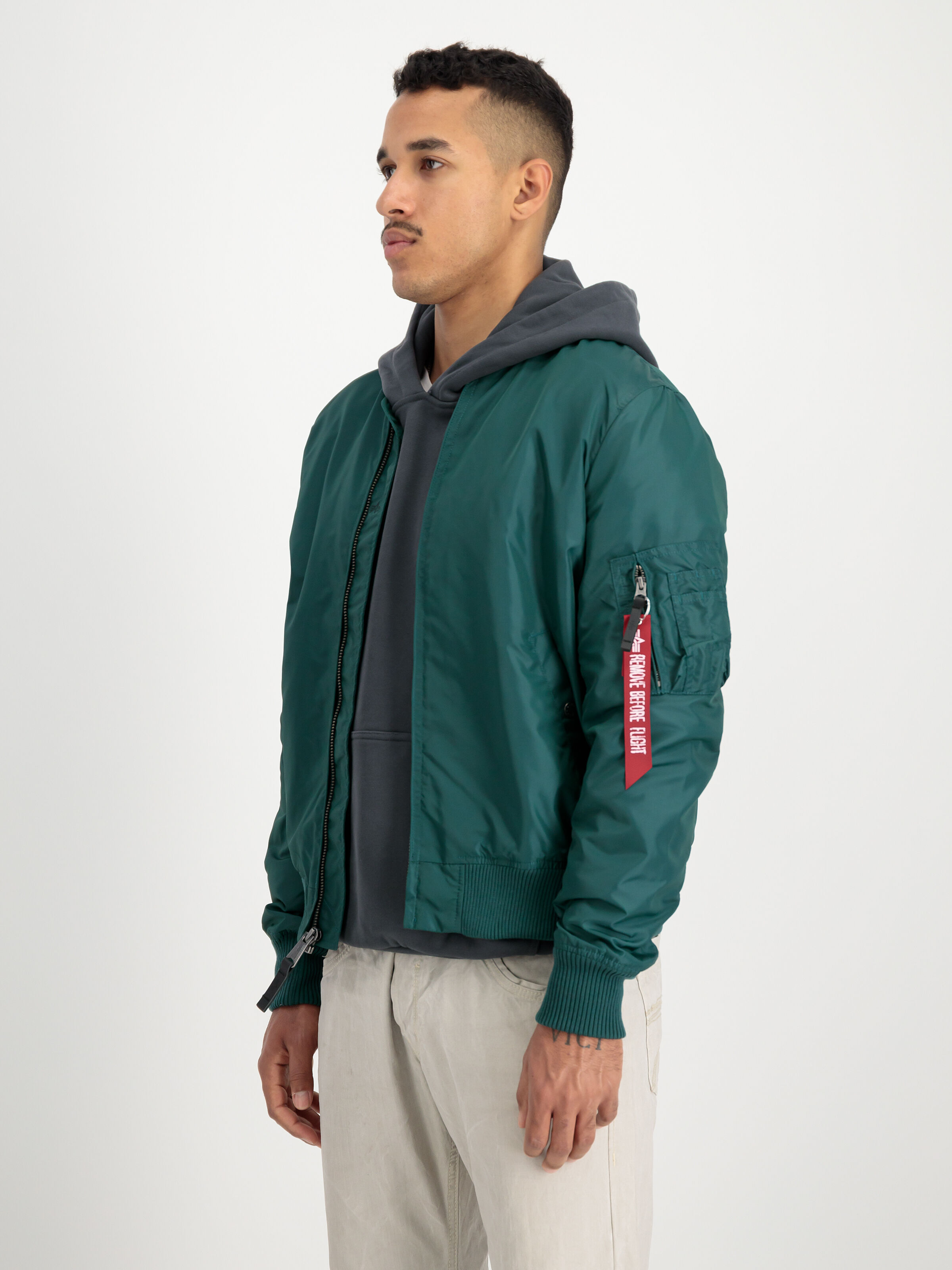 MA-1 TT Light Bomber Jacket Force Green 191103_720_2_model_00003_97126