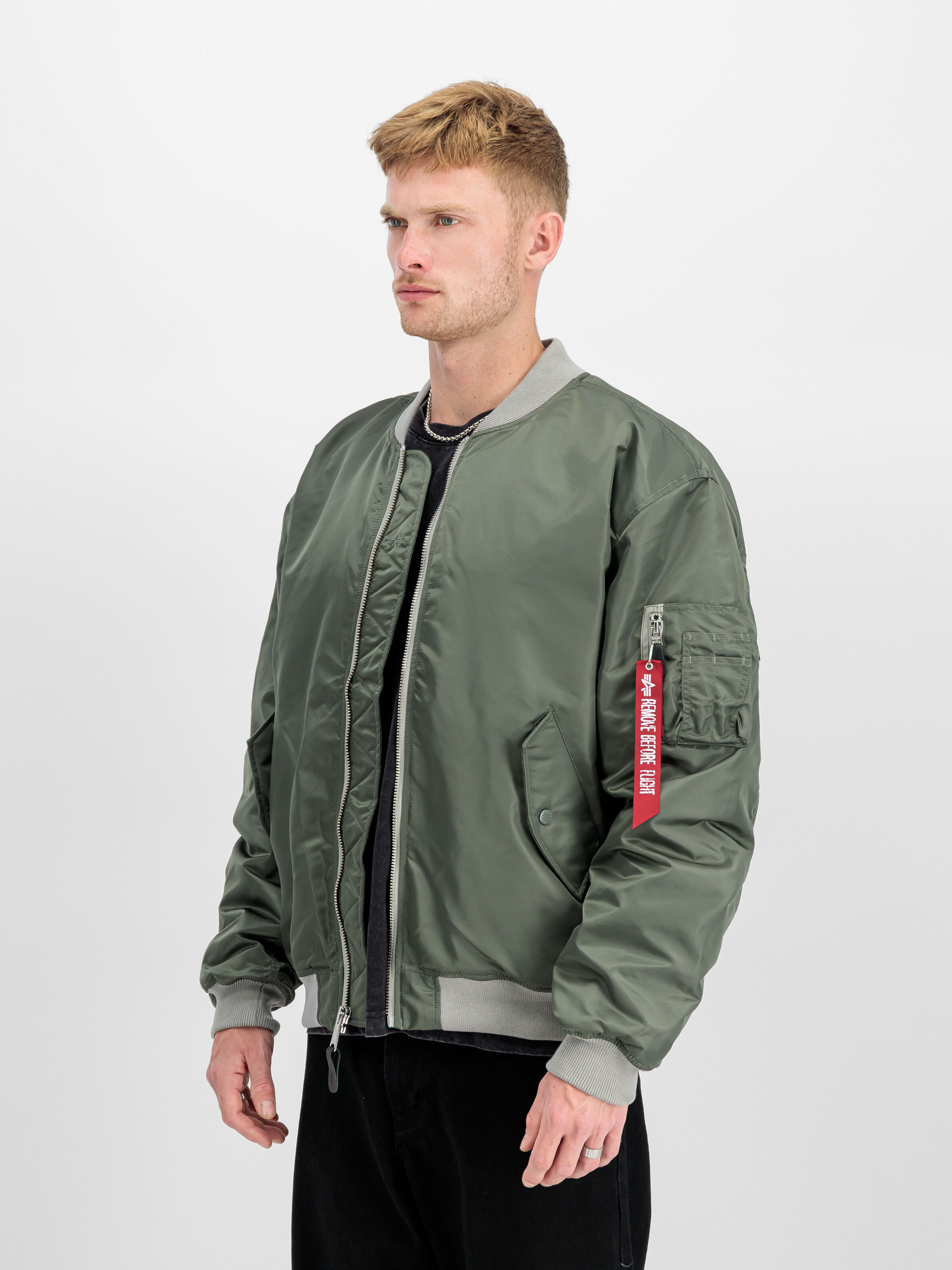 MA-1 CS Bomber Jacket vintage green 136136_432_2_model_00002_188335