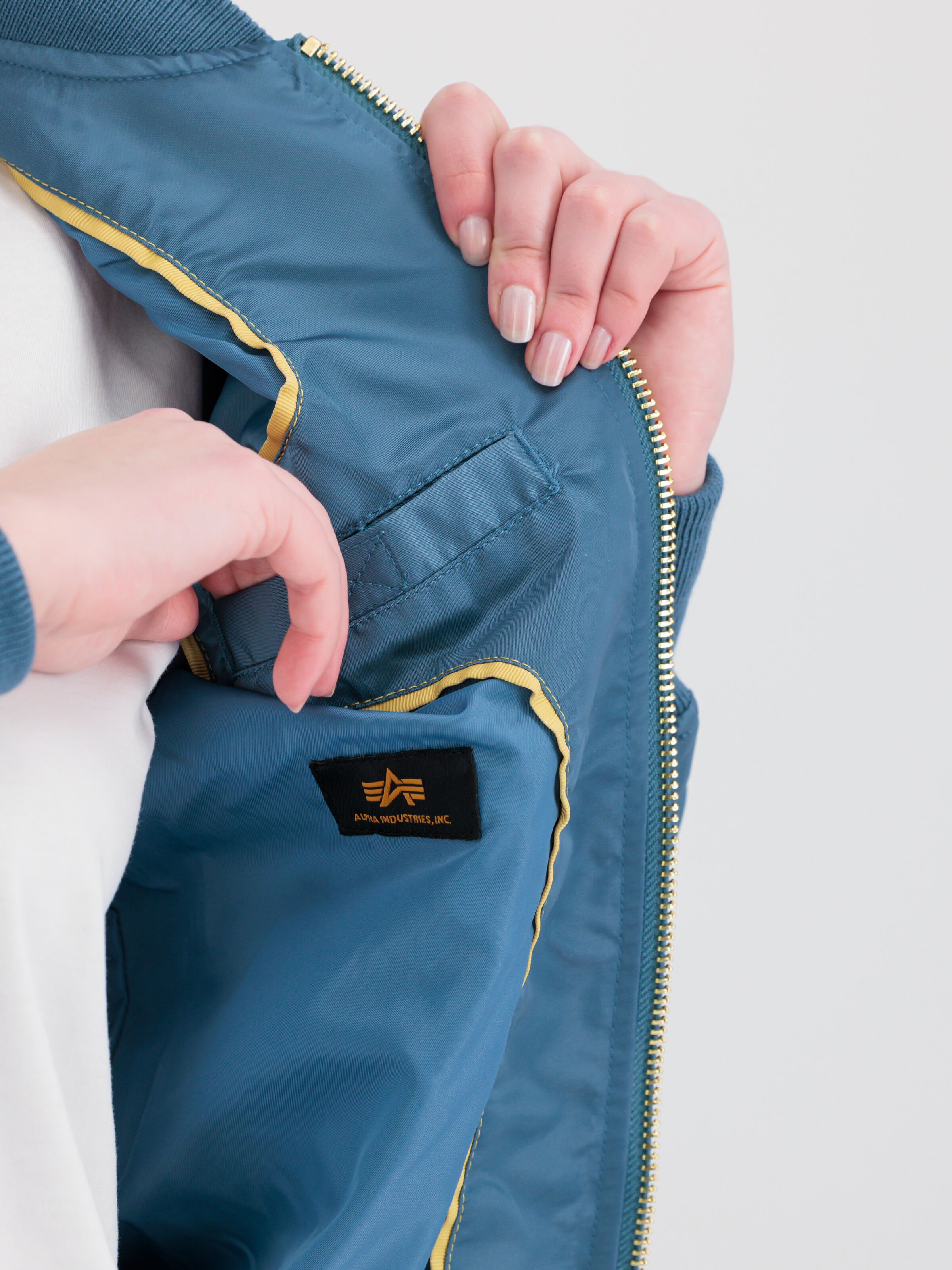 156001_678_alpha_industries_ma_1_vf_lw_wmn_008_221316