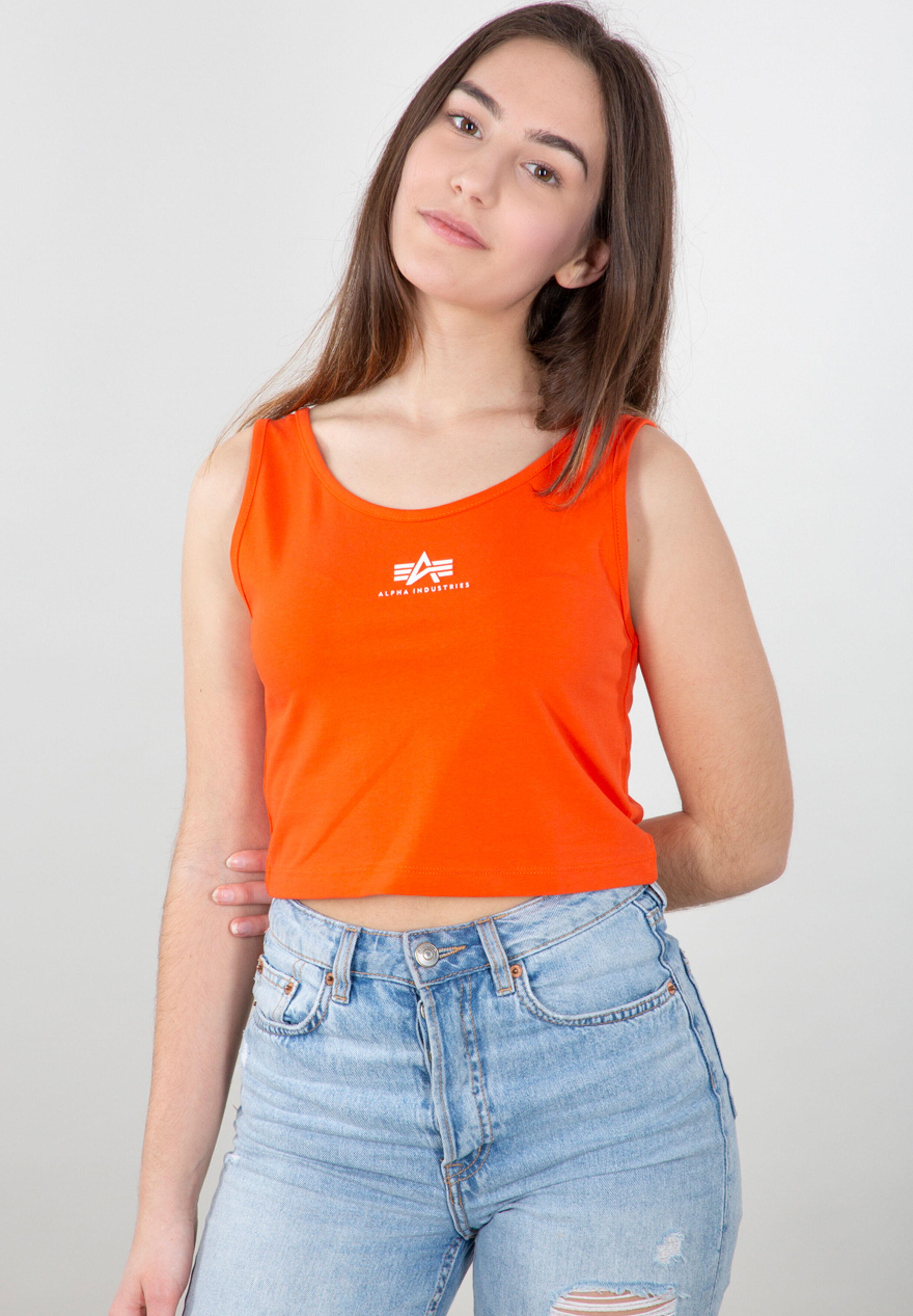 Basic Small Logo Crop Tank Women atomic red 116079_577_alpha_industries_basic_crop_tank_sl_wmn_0002_123599.jpg