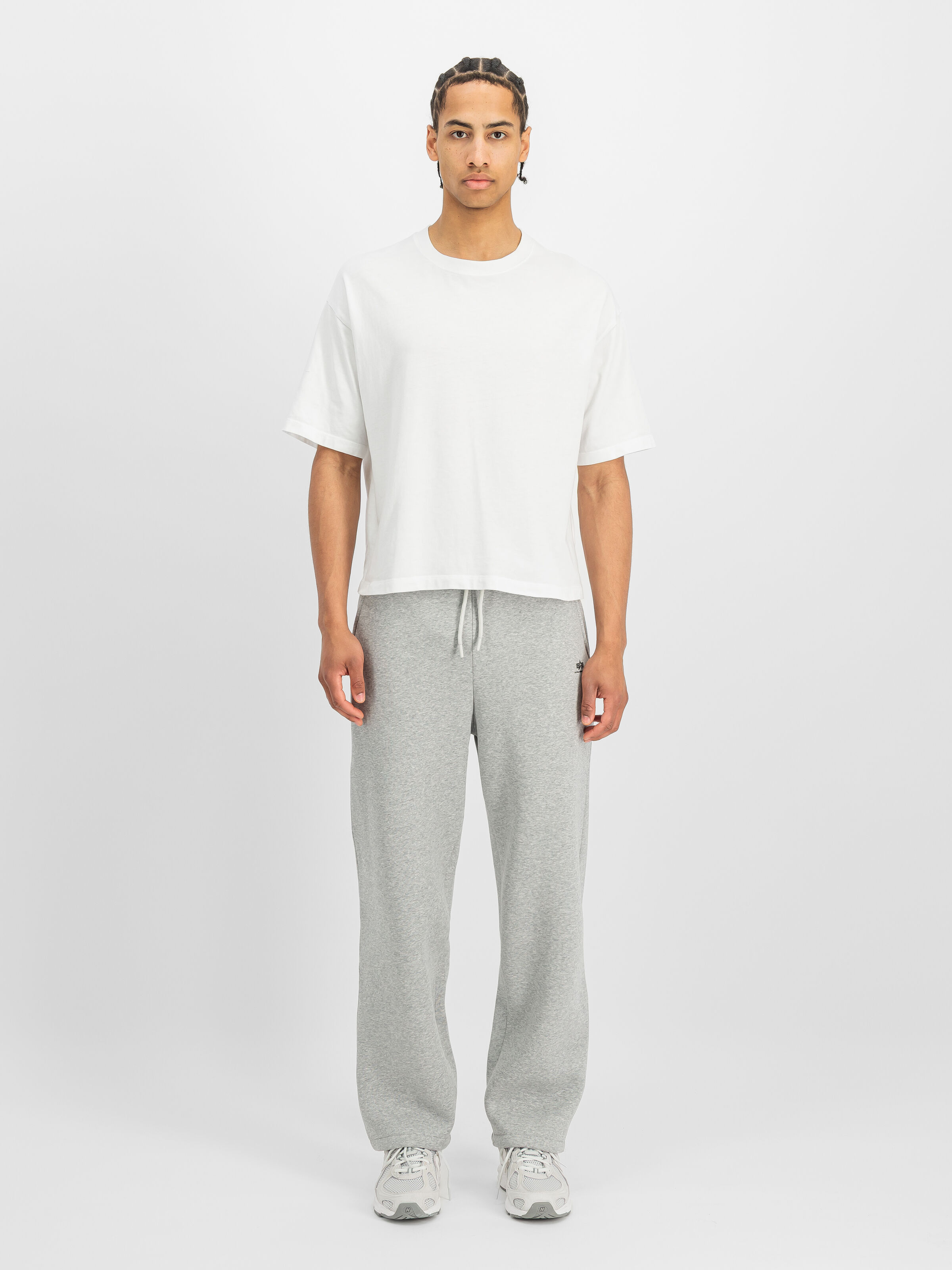 Basic Straight Leg Small Logo Jogger grey heather 268362_17_2_model_00001_236659
