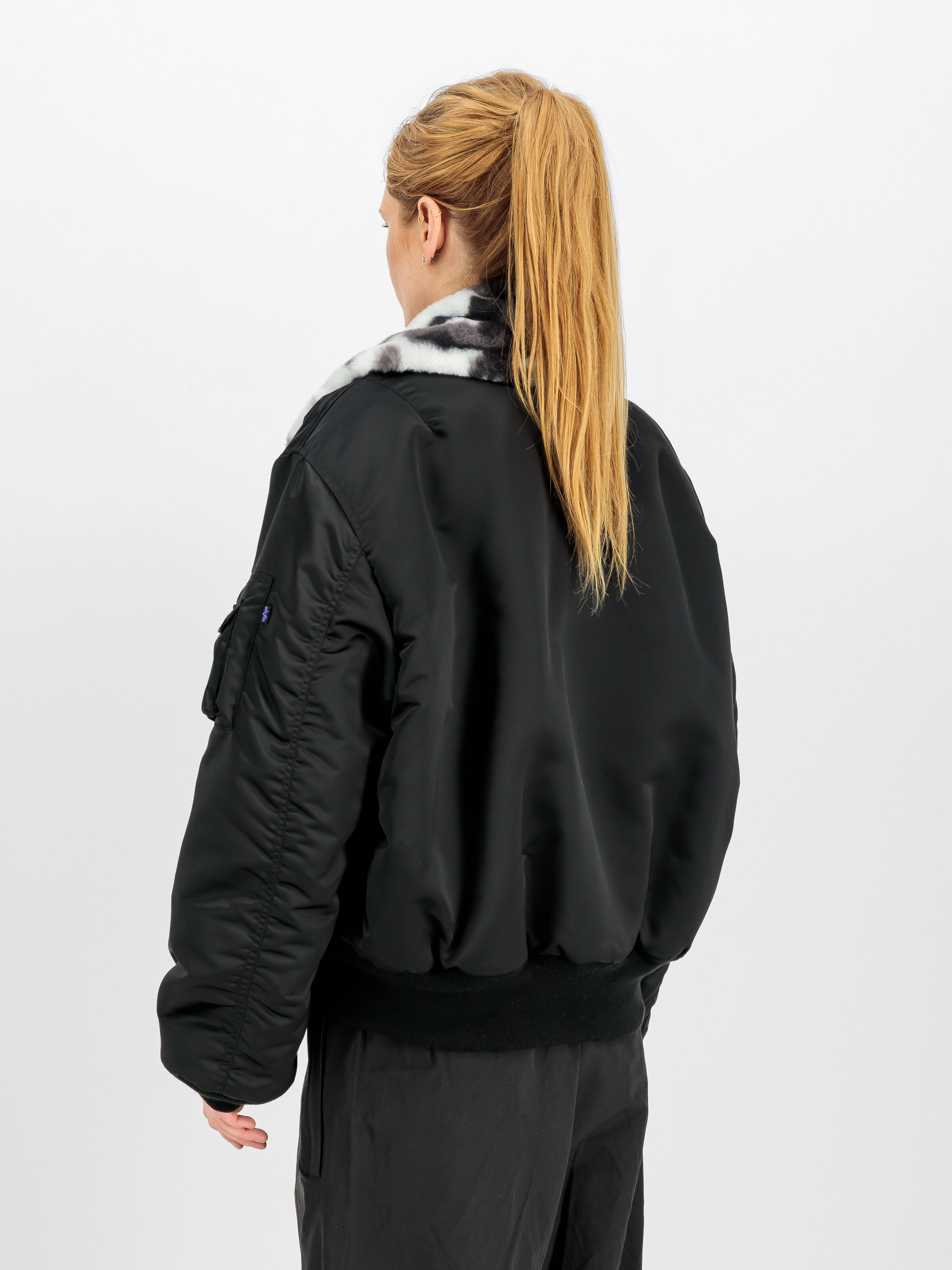 B-15 Reversible II UV Winter Jacket black 768017_03_2_model_00006_245769