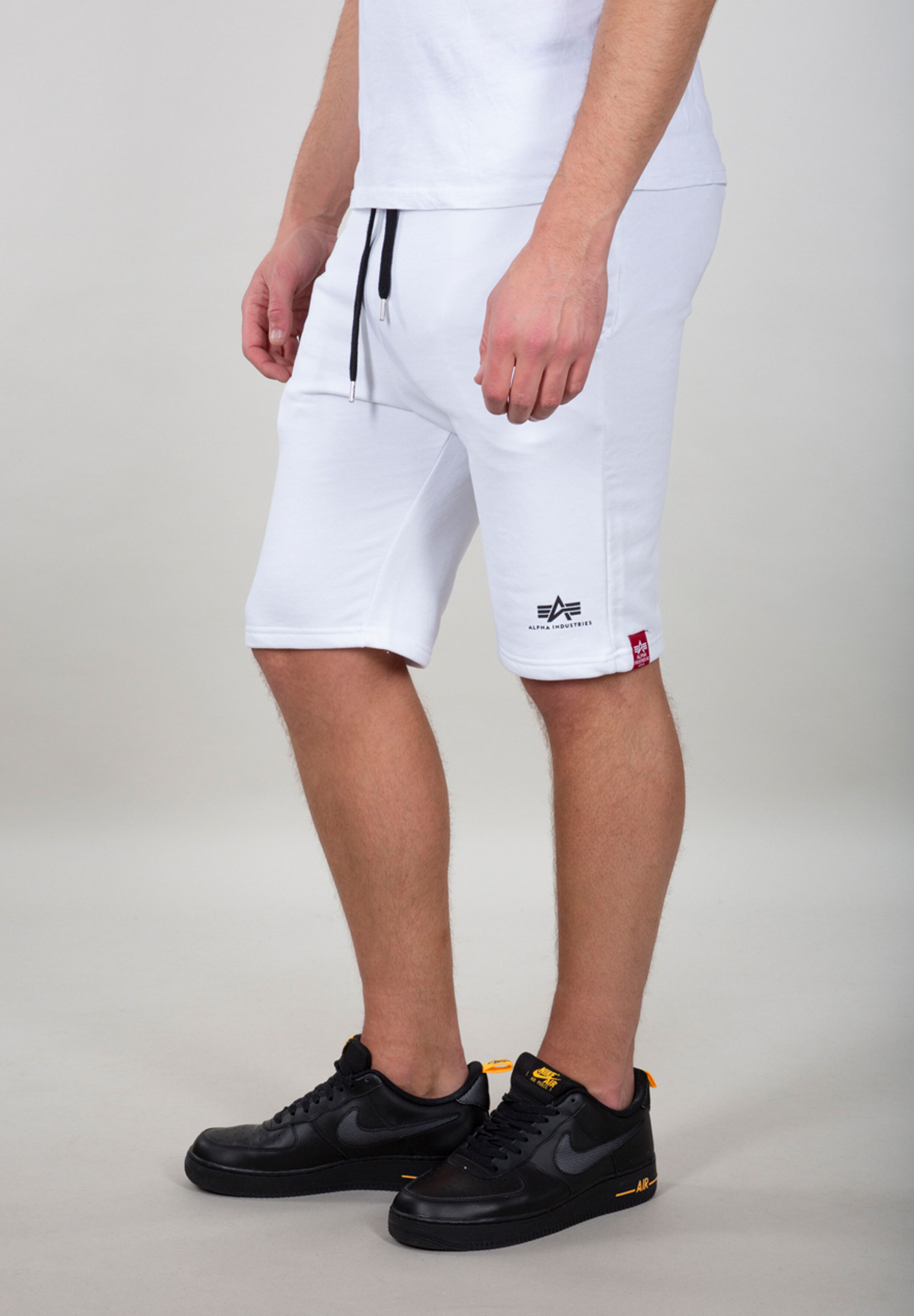 Big Letters Short white 126344_09_alpha_industries_big_letters_short_001_123137.jpg