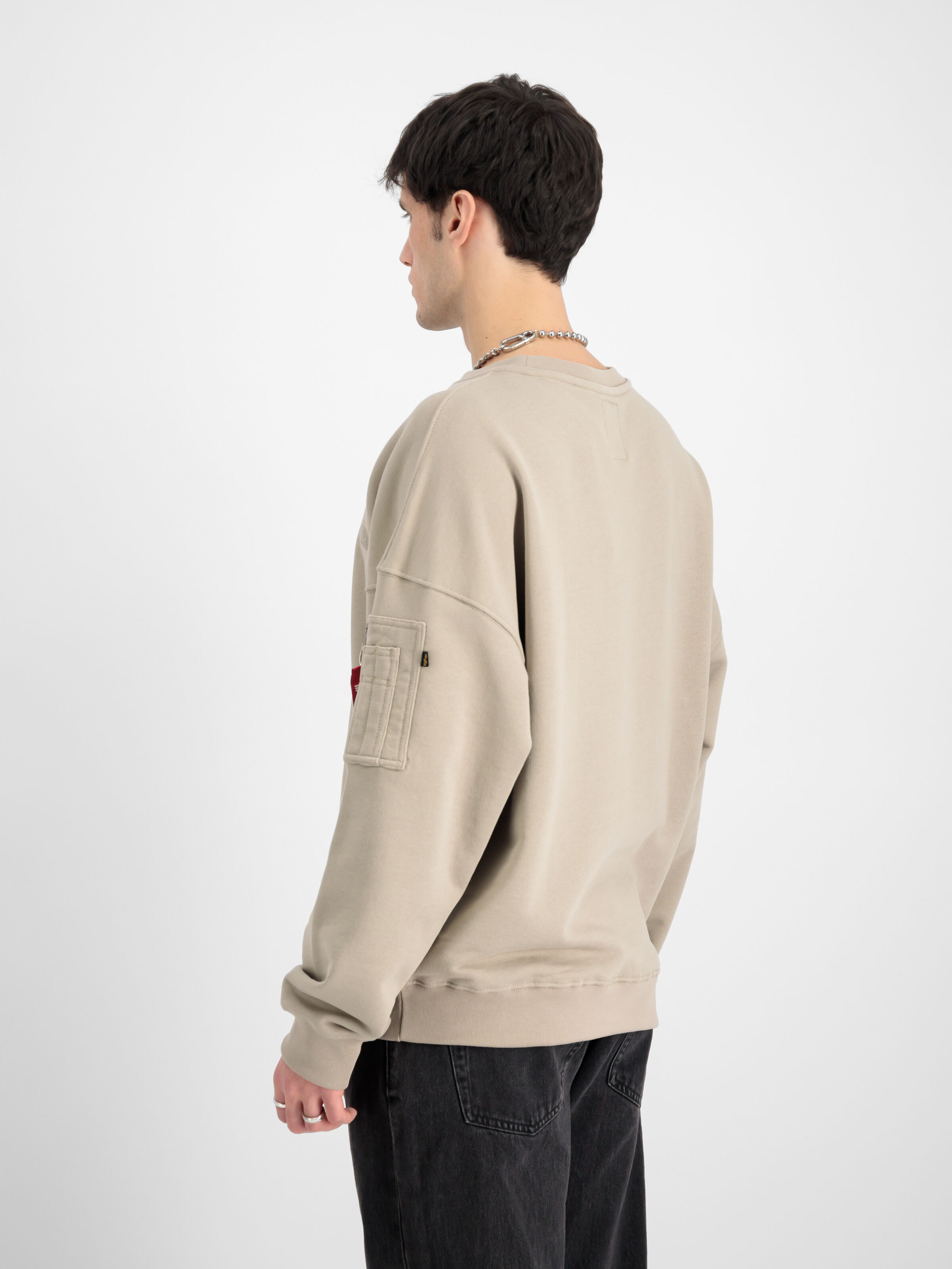 Alpha Essentials Rubber Logo Sweatshirt vintage sand 146303_679_2_model_00004_99176