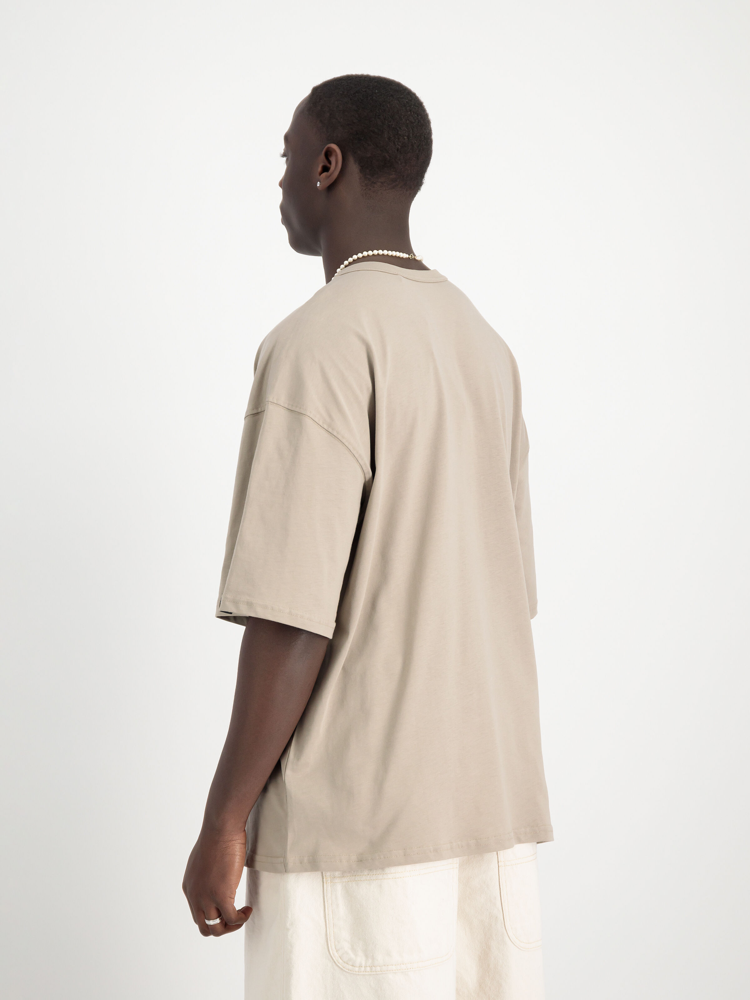Alpha Essentials Rubber Logo T-Shirt vintage sand 146504_679_2_model_00004_99696