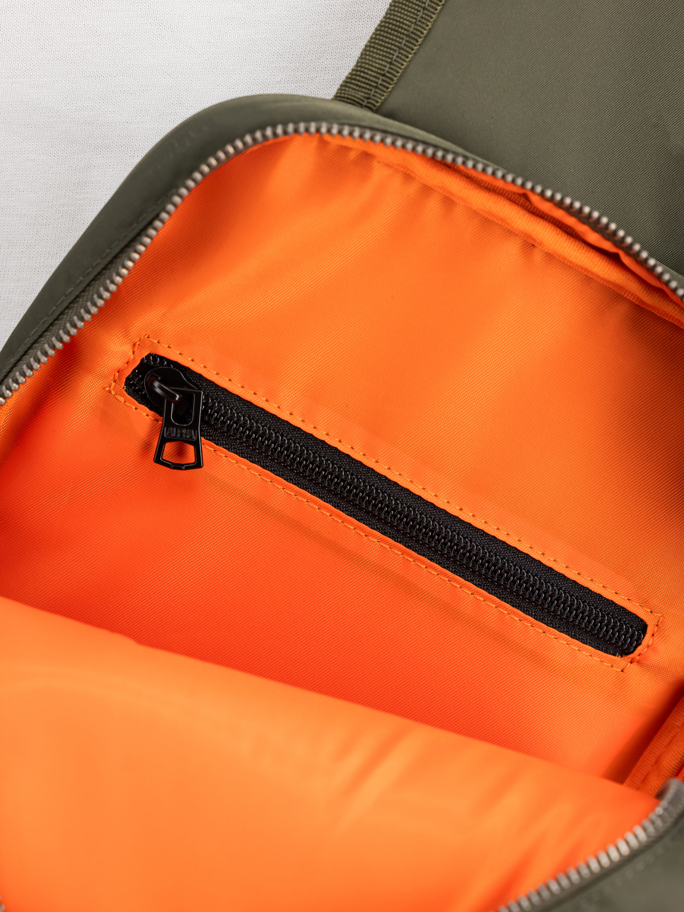 Label Sling Bag dark olive 266944_142_3_detail_00002_211109