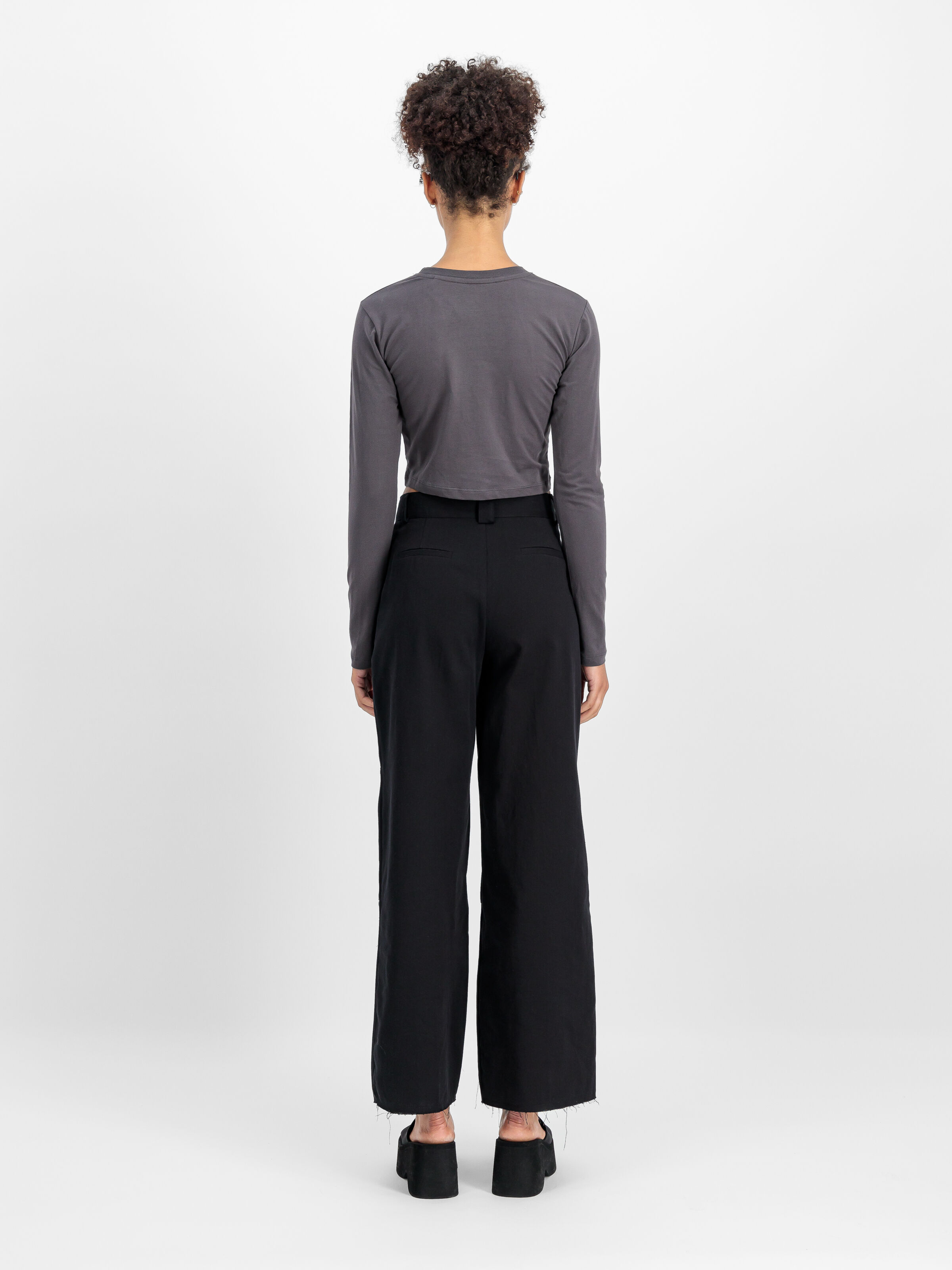 Basic Cropped Longsleeve Women vintage grey 116076_684_2_model_00002_110505