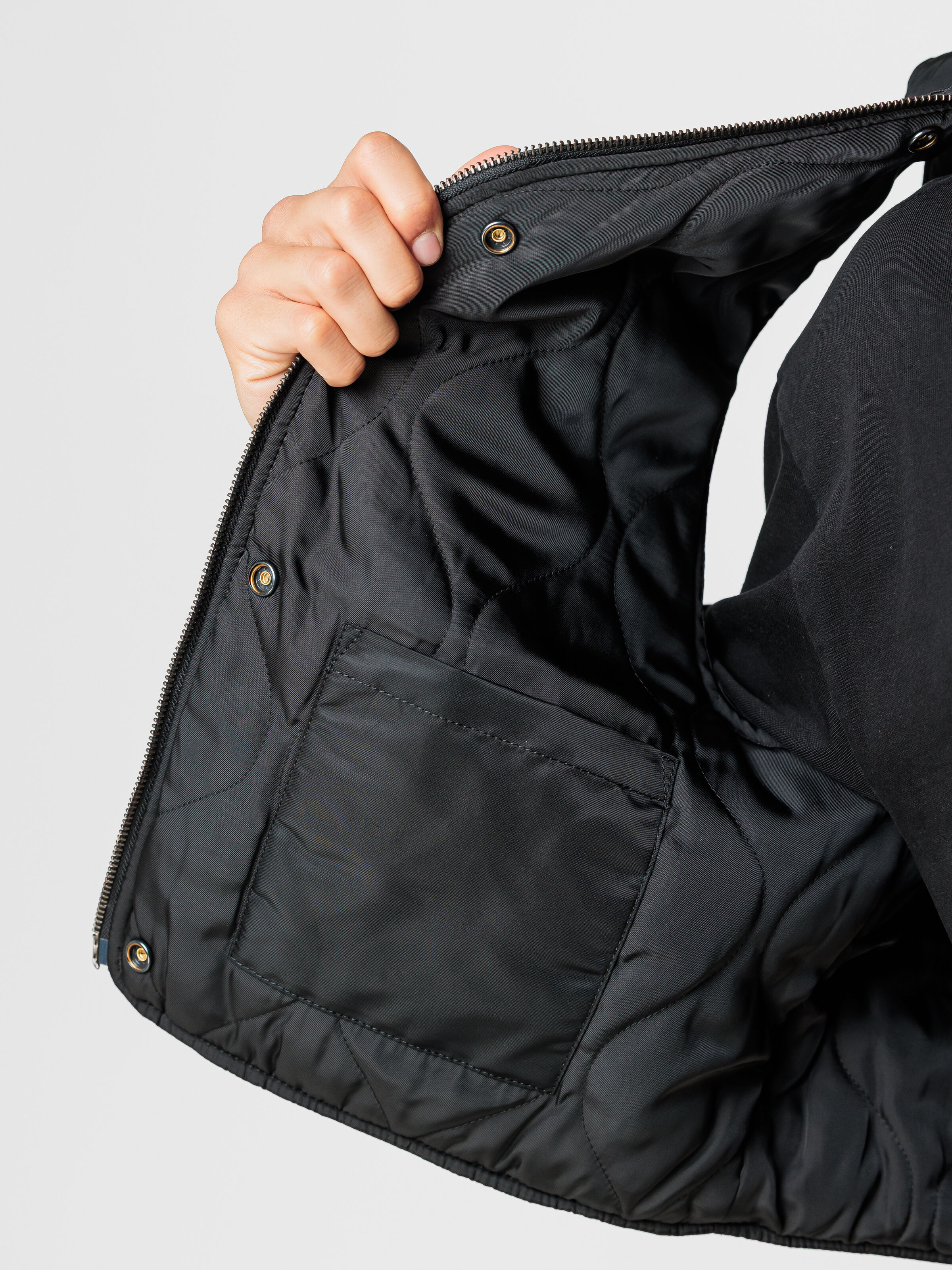 ALPHA x ANDERSSON BELL Flight Vest black 268173_03_3_detail_00001_250702