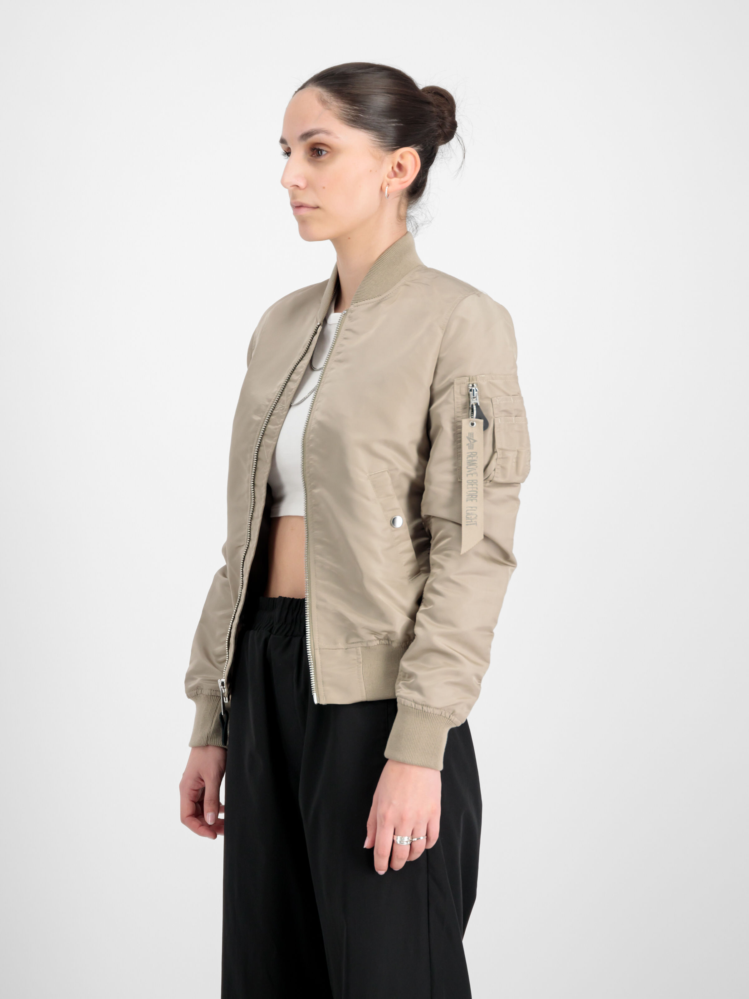 MA-1 VF Light Bomber Jacket Women vintage sand 156001_679_2_model_00003_149305