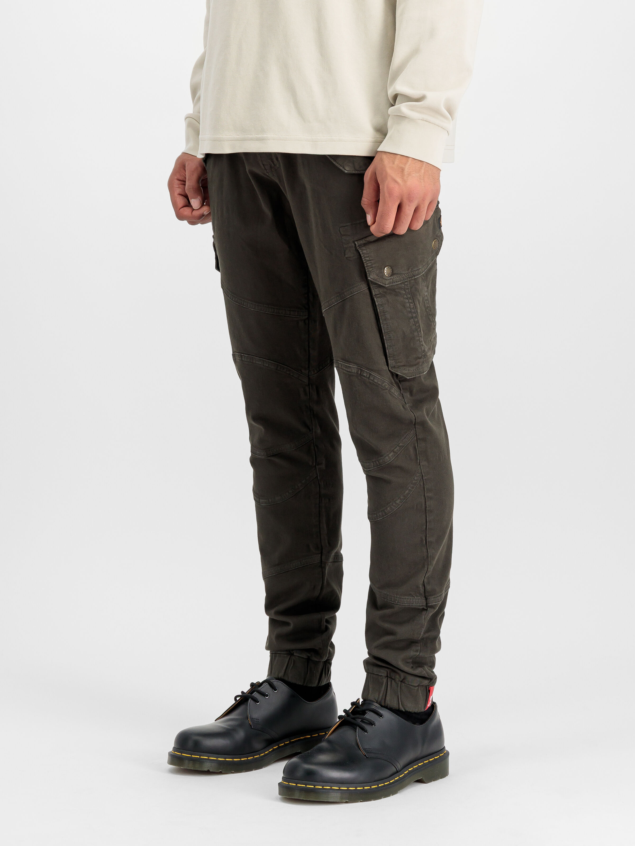 Combat Light Weight Pant black olive 126215_413_2_model_00002_162963.jpg