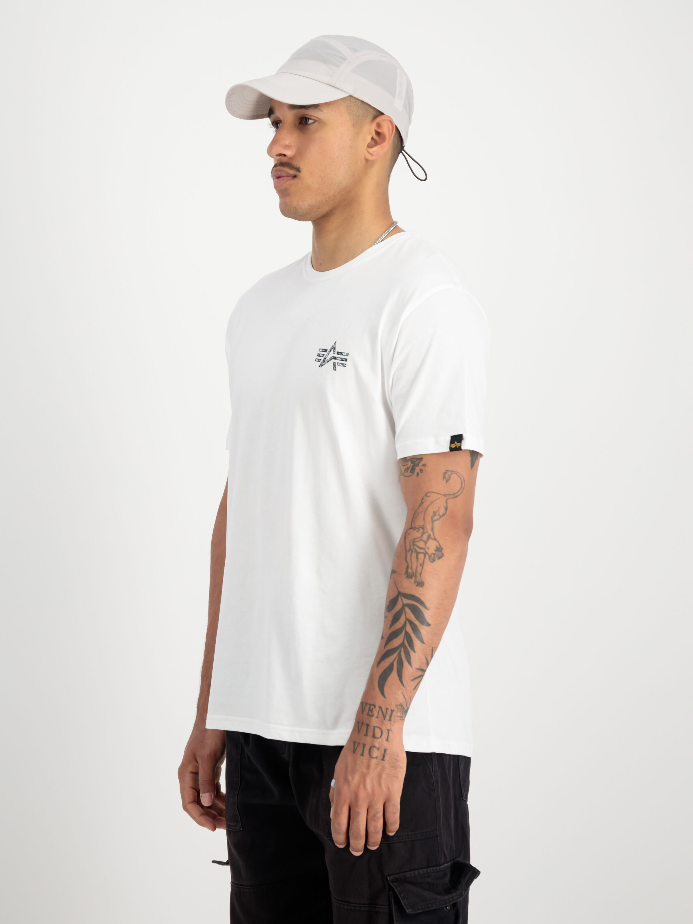 Signature Backprint T-Shirt white 148516_09_2_model_00003_98172