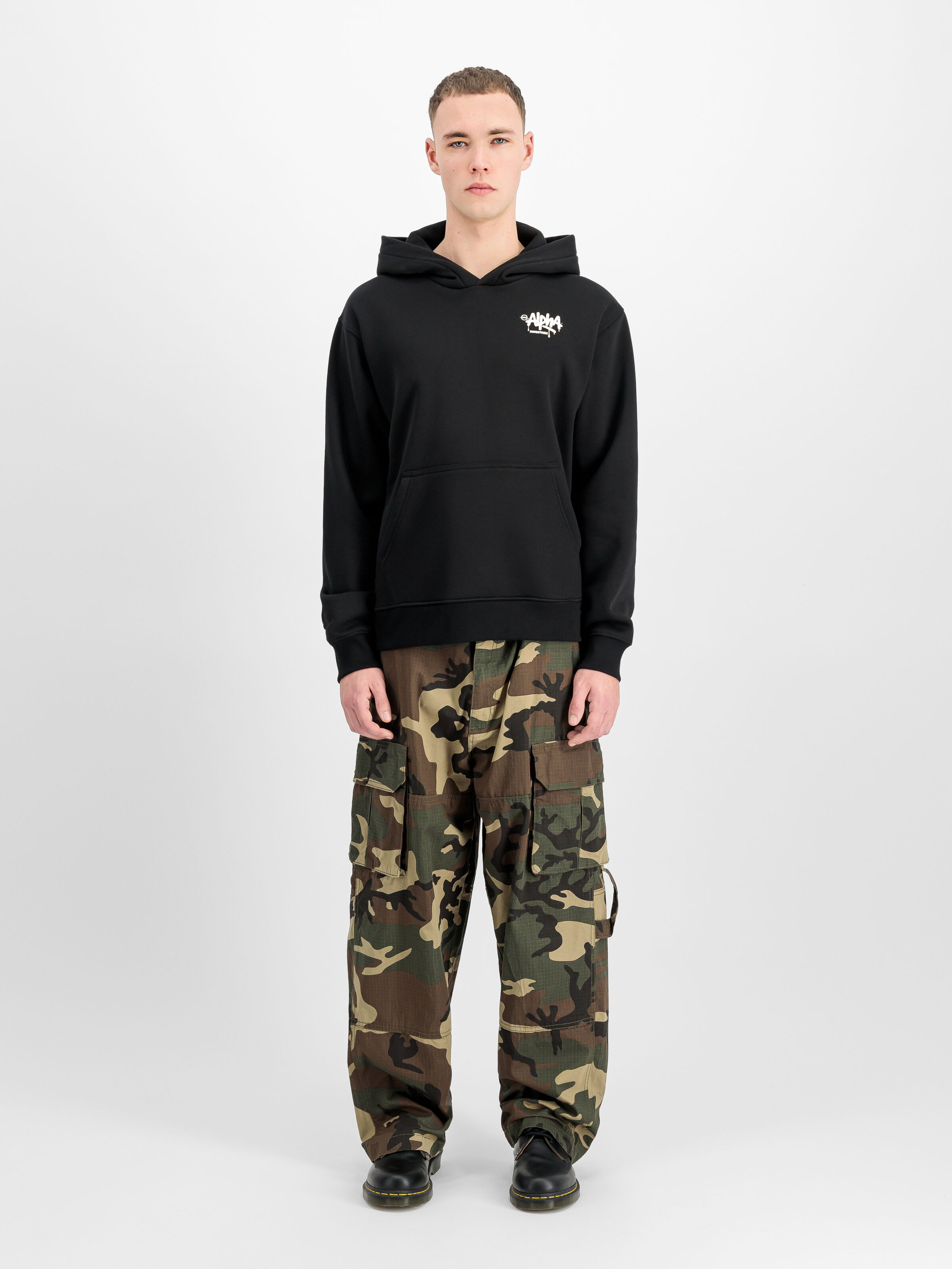 Alpha Signature Hoodie black 266350_03_2_model_00001_220216