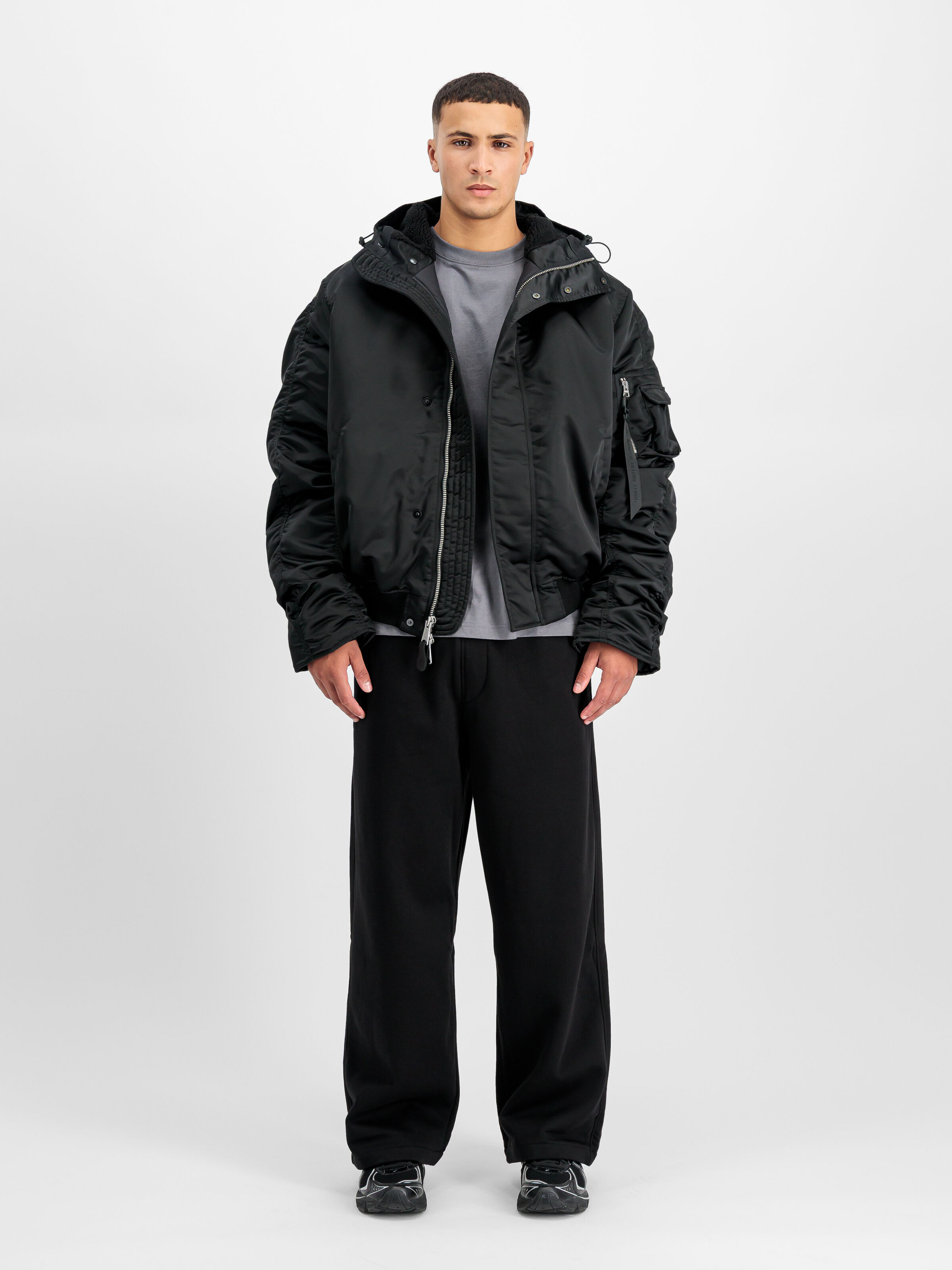 N-2B Base Winter Jacket black 758101_03_2_model_00001_195590