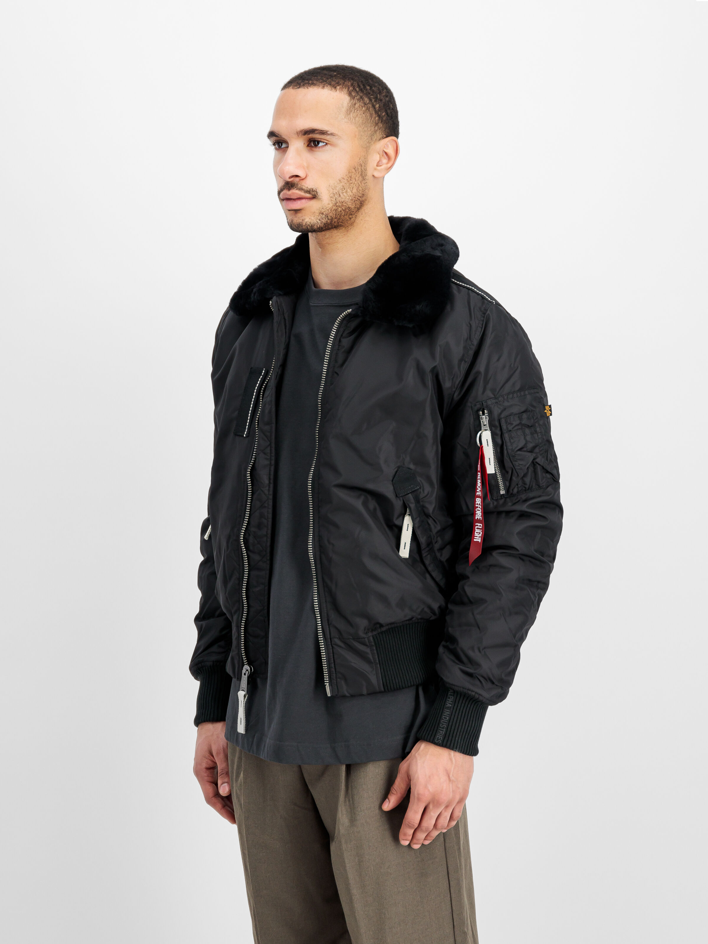 Injector III Bomber Jacket black 143104_03_2_model_00003_125873