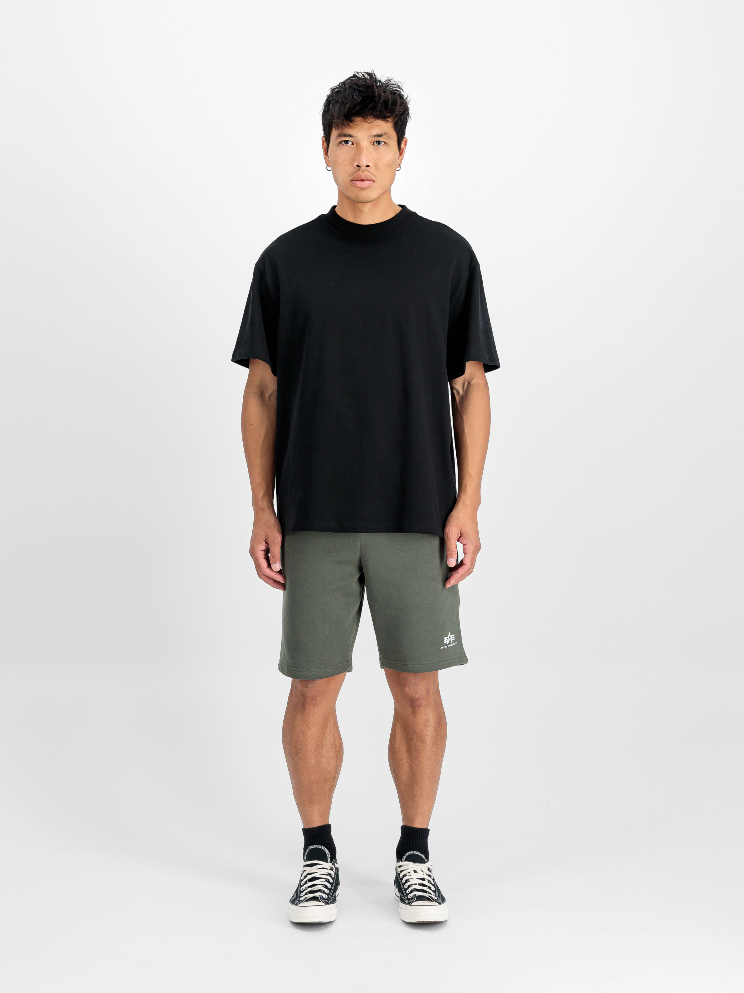 Basic Small Logo II Short dark olive 156367_142_2_model_00001_118220