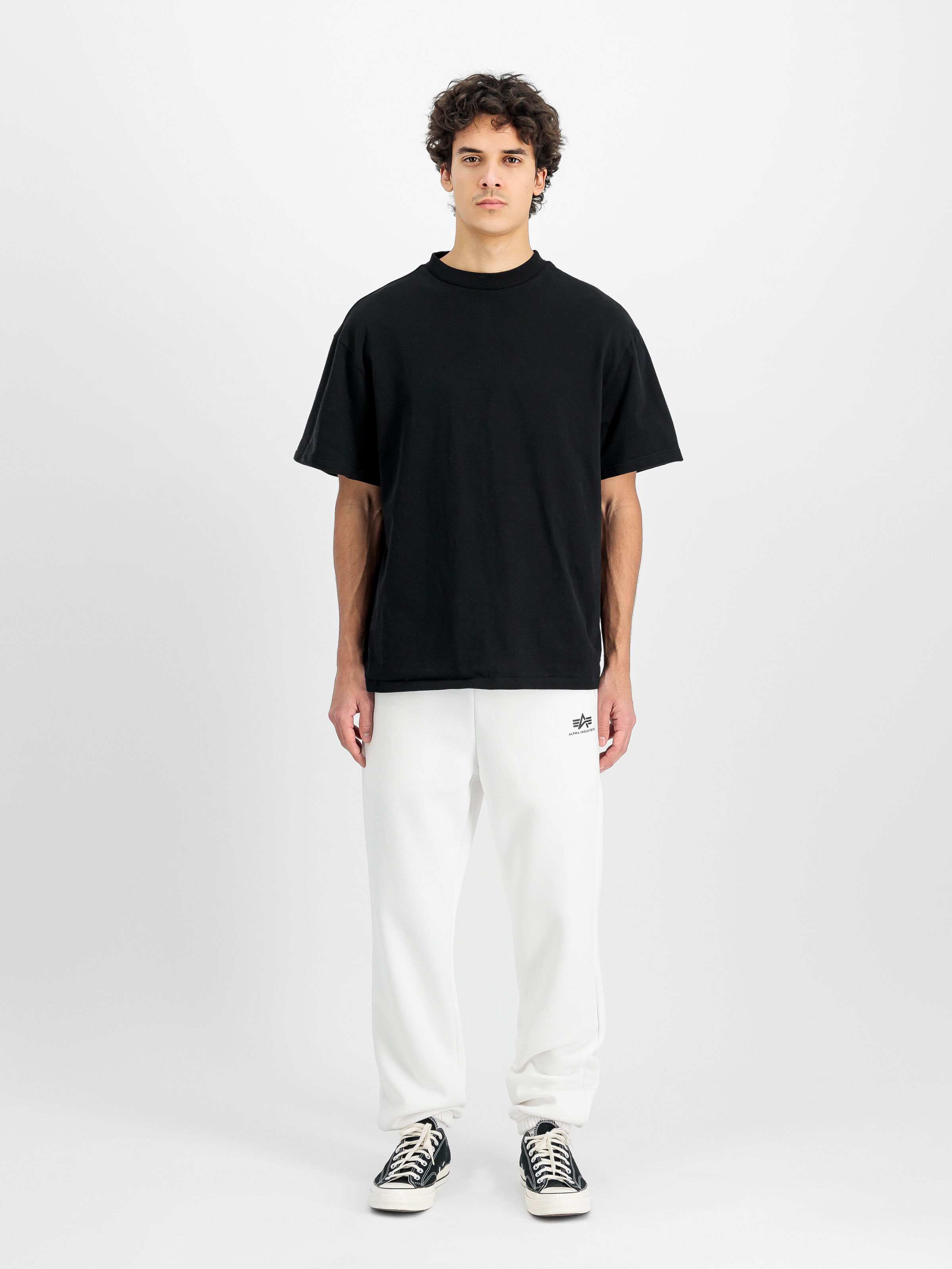Basic Small Logo II Jogger white 156370_09_2_model_00001_140455