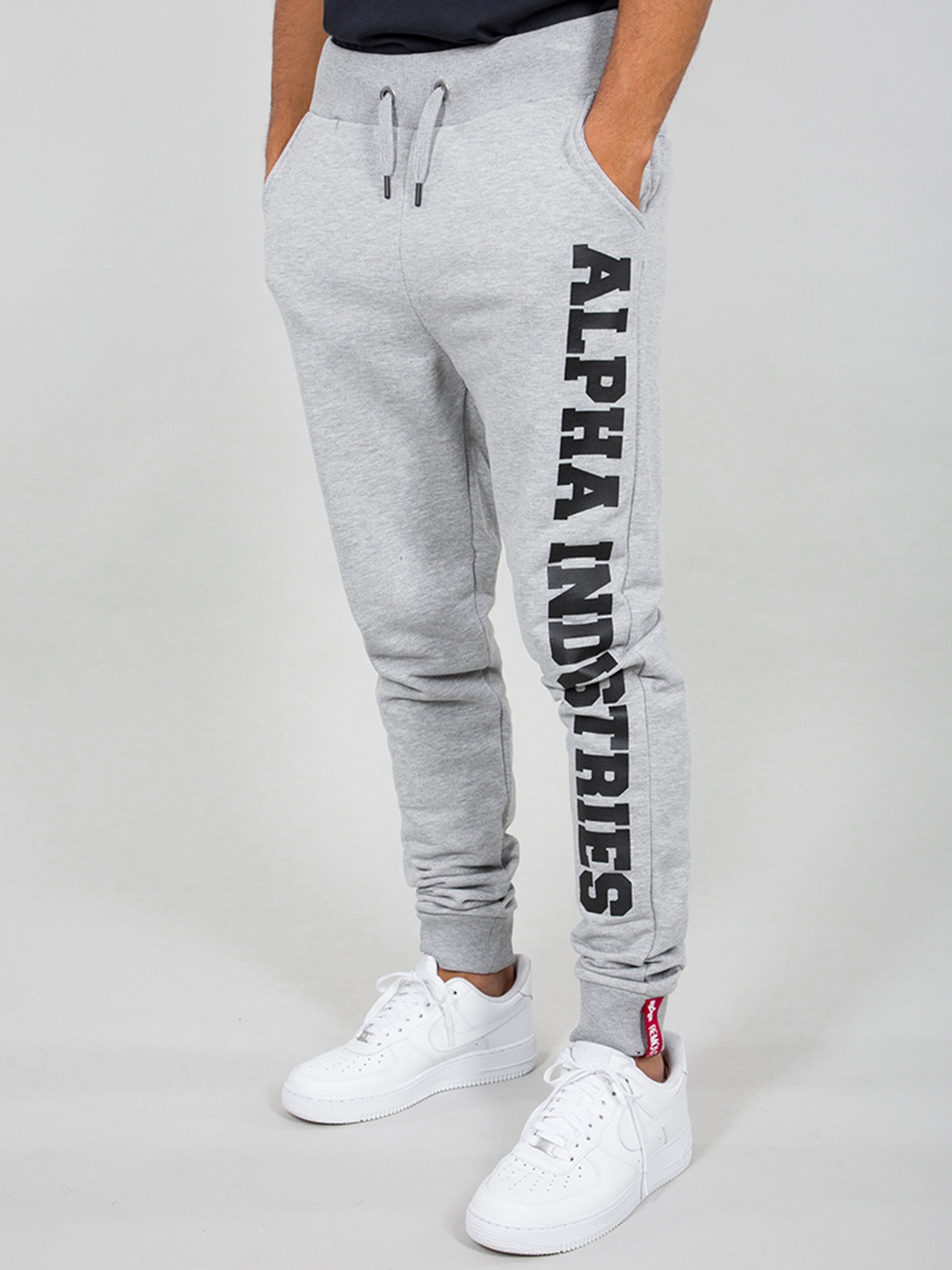 126343_17_alpha_industries_big_letters_jogger_sweat_001_183130