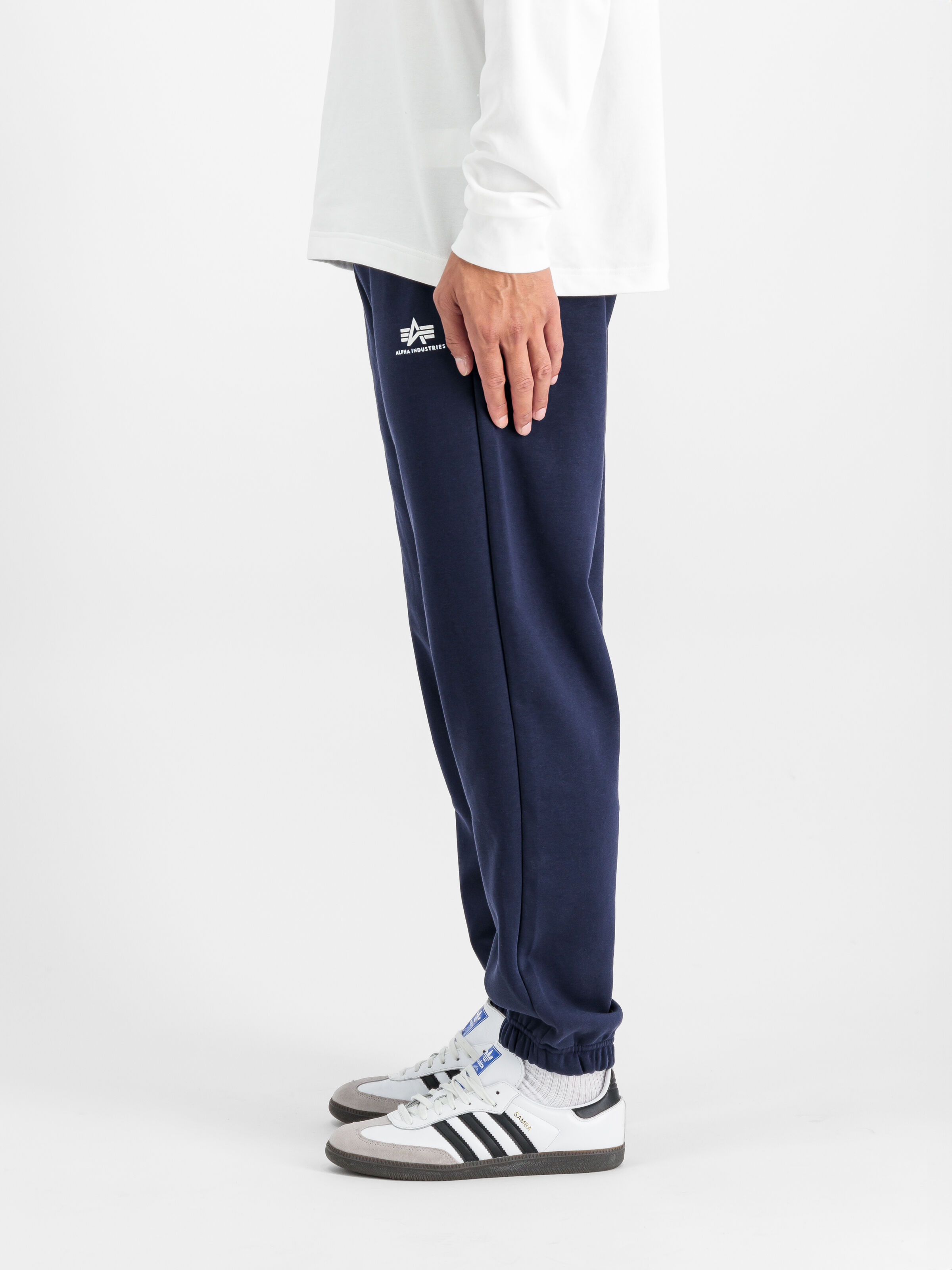 Basic Small Logo II Jogger ultra navy 156370_697_2_model_00004_118080
