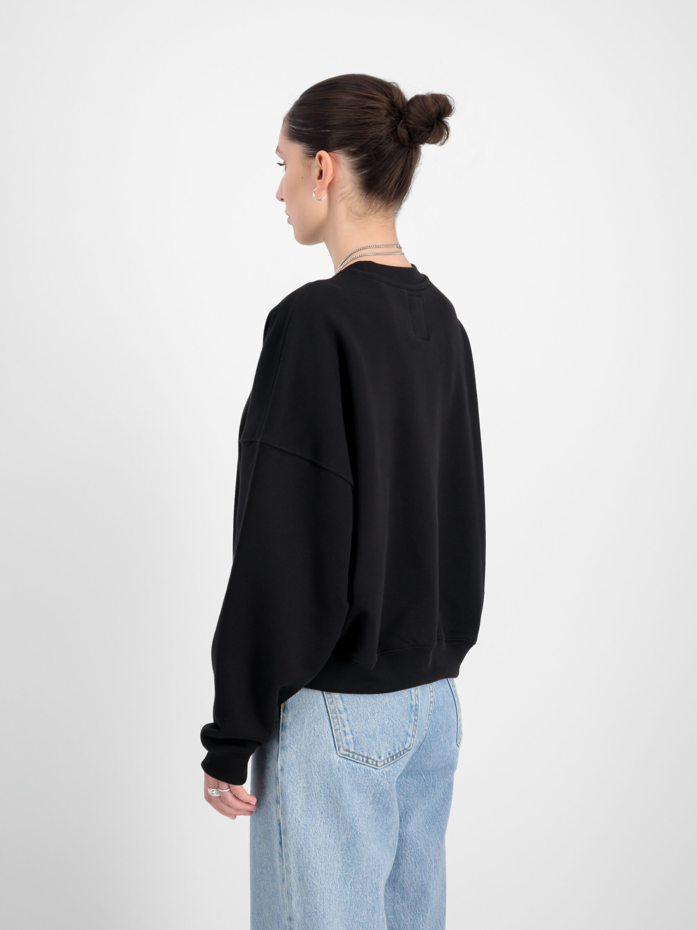 Alpha Essentials Rubber Logo Sweatshirt Women black 146030_03_2_model_00004_98241
