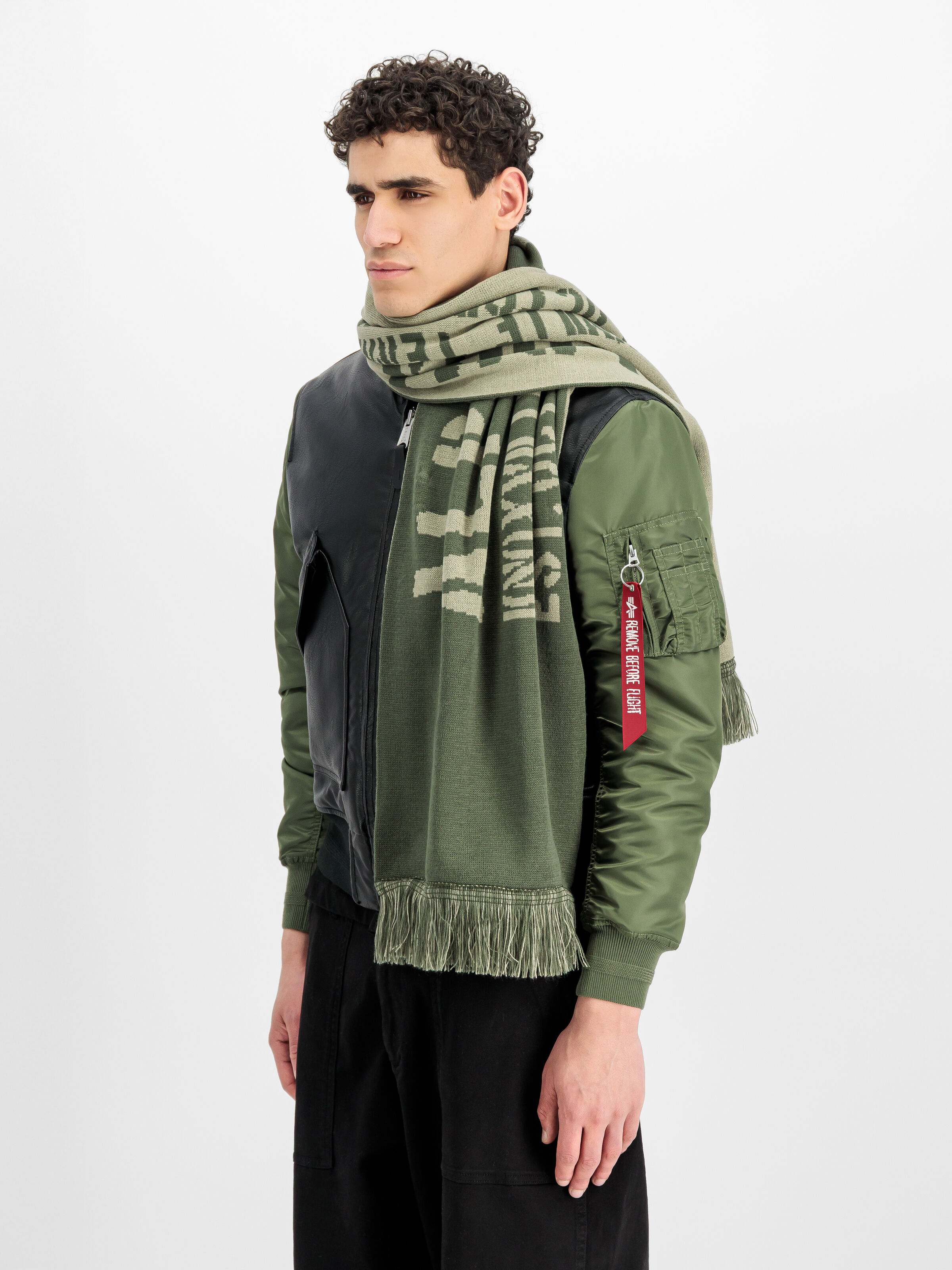 Banner Scarf dark olive 268906_142_2_model_00001_227966
