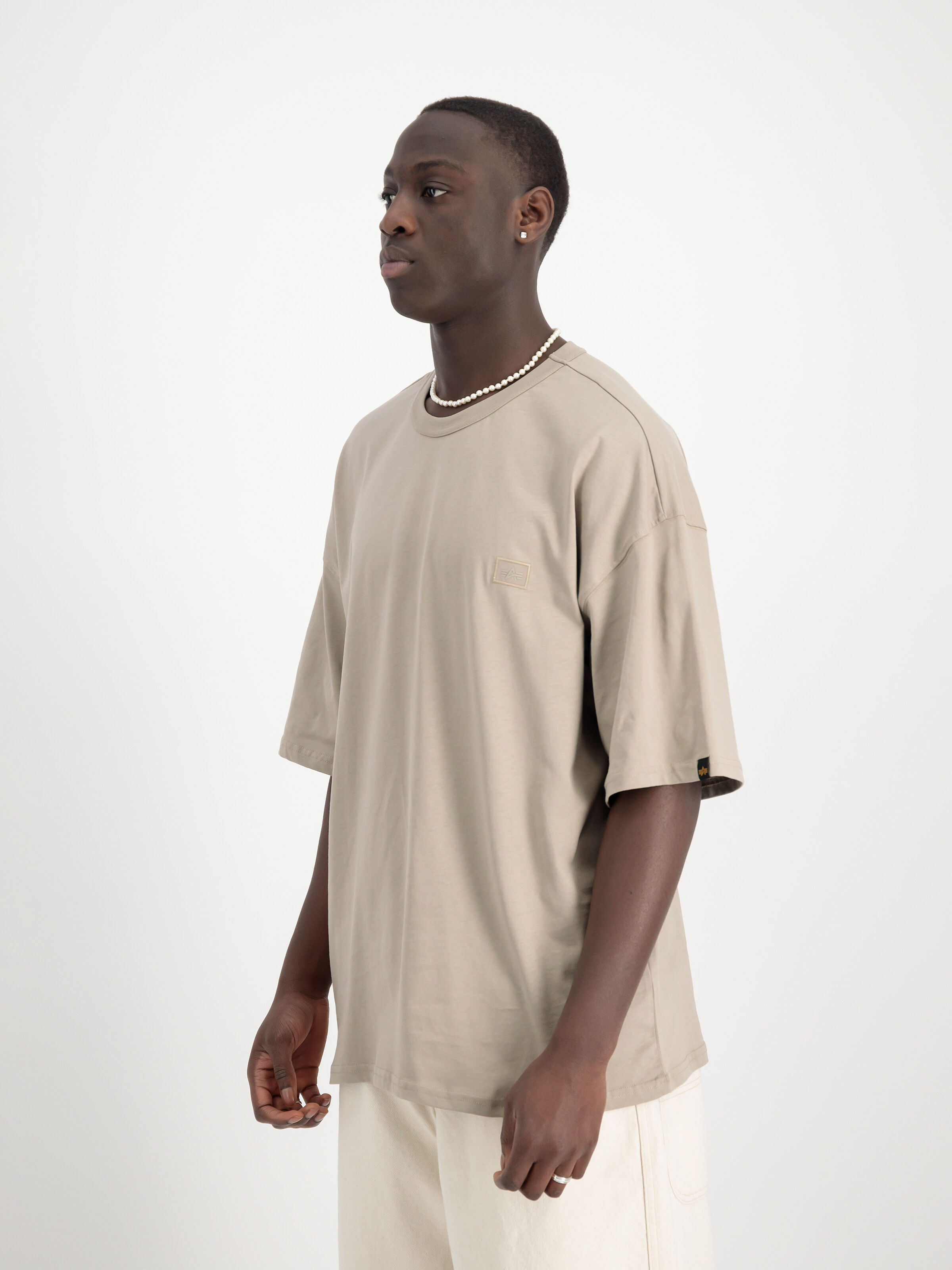 Alpha Essentials Rubber Logo T-Shirt vintage sand 146504_679_2_model_00003_99695