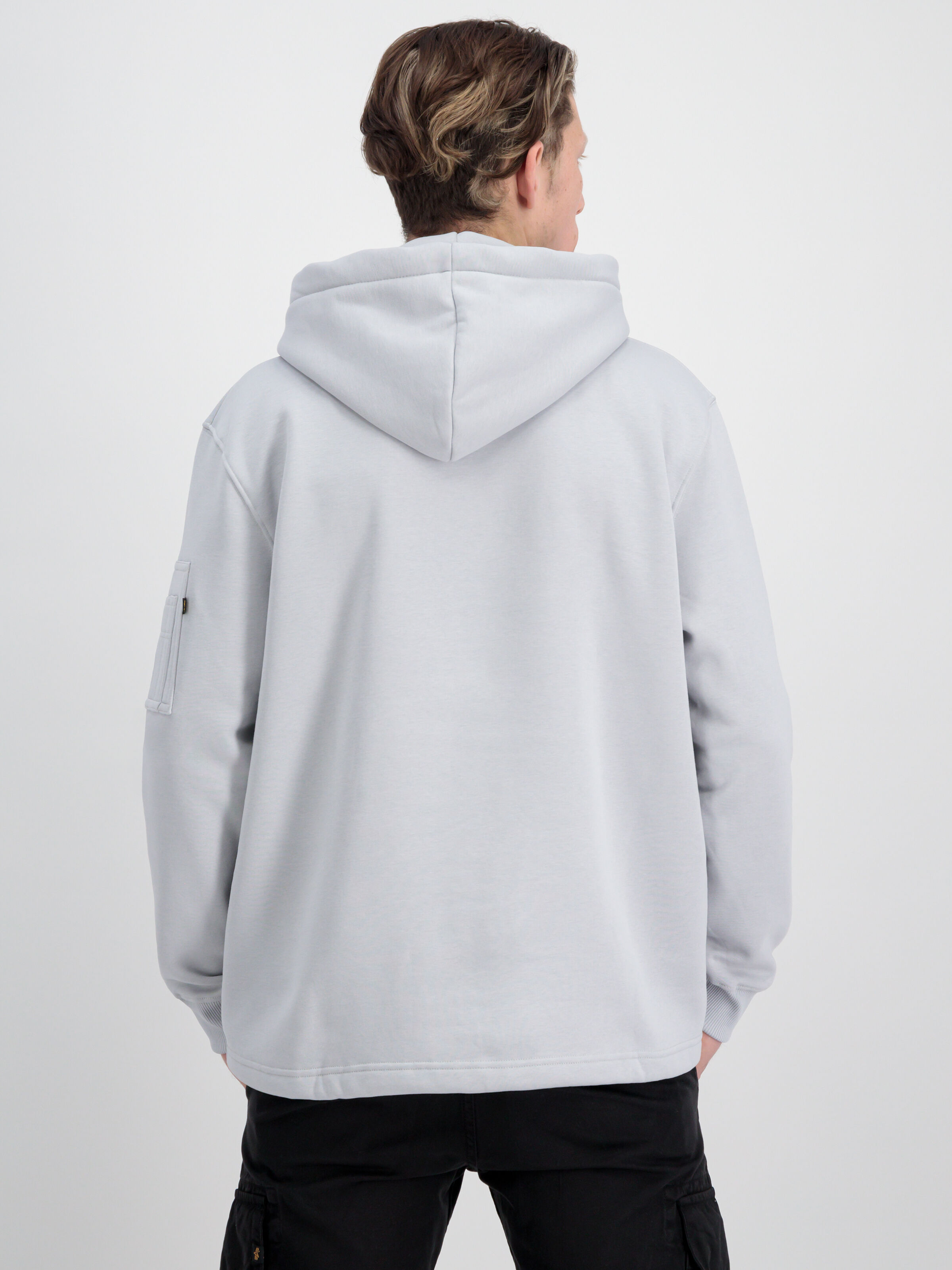 Patch Loose Fit Hoodie pastel grey 136330_666_alpha_industries_patch_hoody_lf_003_182540