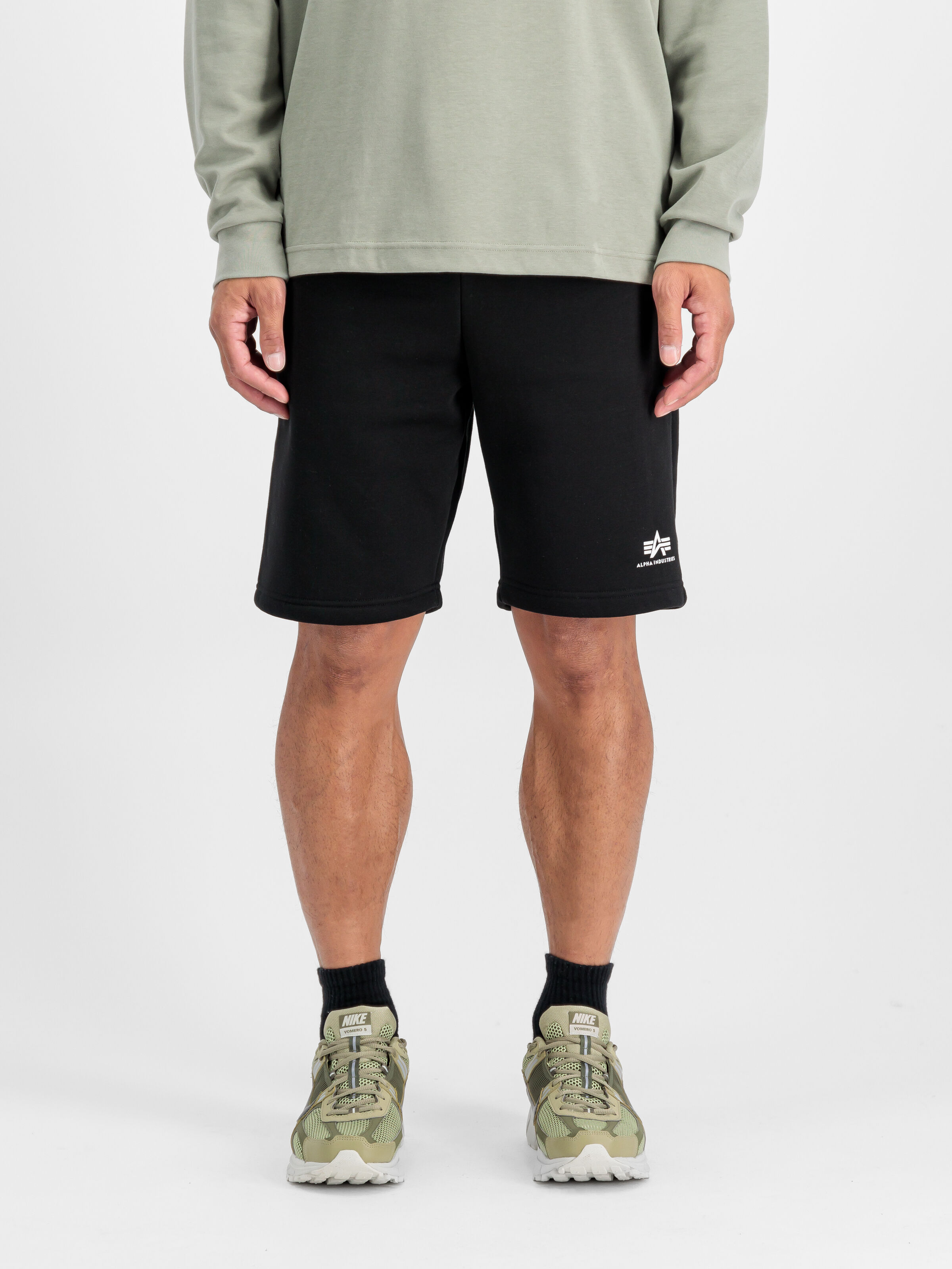 Basic Small Logo II Short black 156367_03_2_model_00003_118190