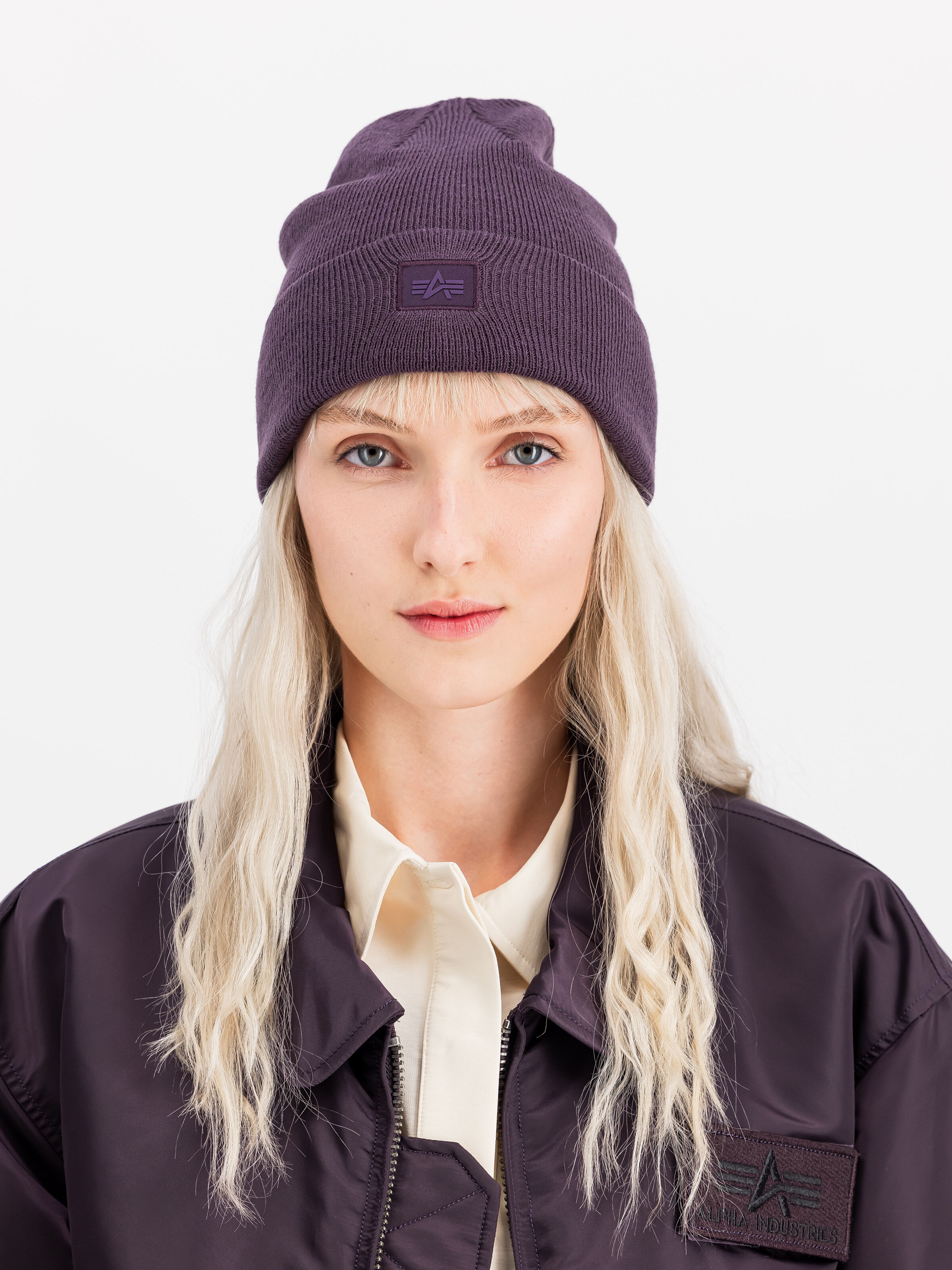 Essential Beanie Plum 148908_719_2_model_00001_100848