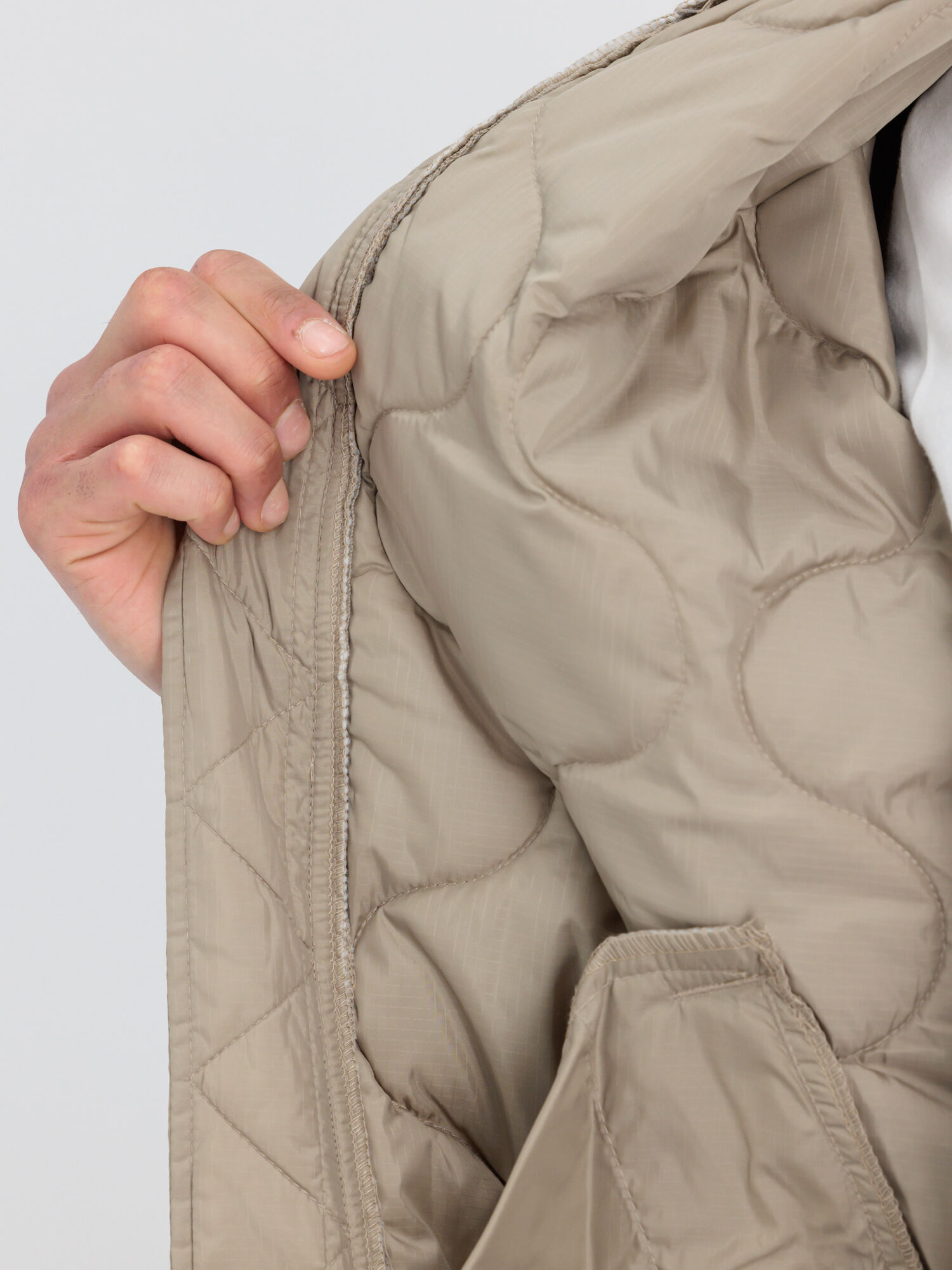 MA-1 ALS Bomber Jacket vintage sand 136135_679_alpha_industries_ma_1_als_010_123935