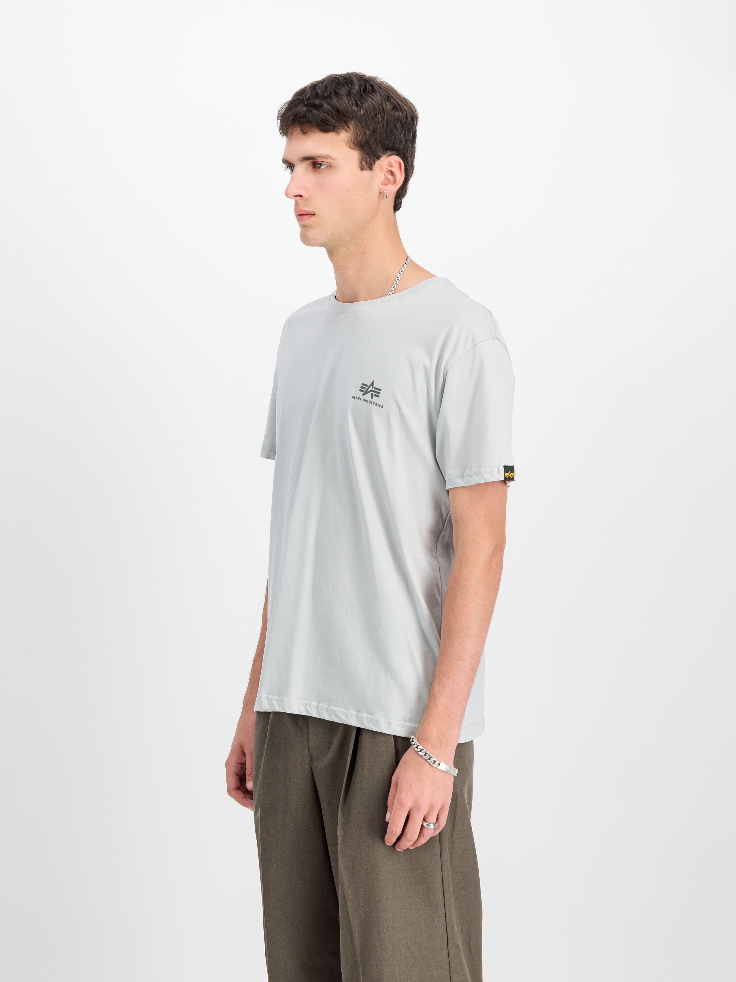 Basic Small Logo T-Shirt pastel grey 188505_666_2_model_00003_122555