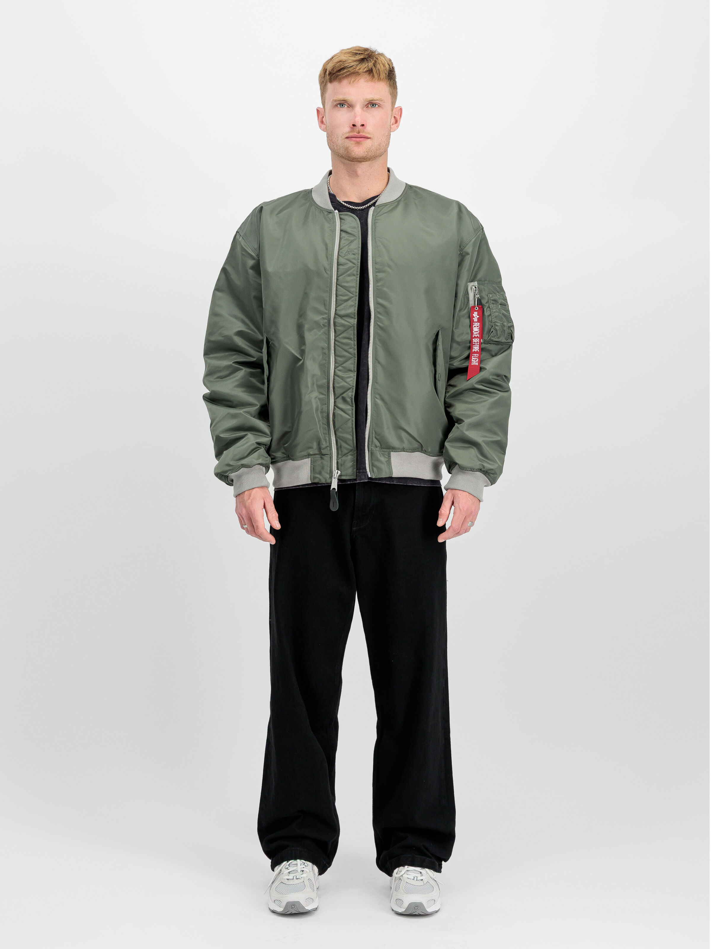MA-1 CS Bomber Jacket vintage green 136136_432_2_model_00001_188334