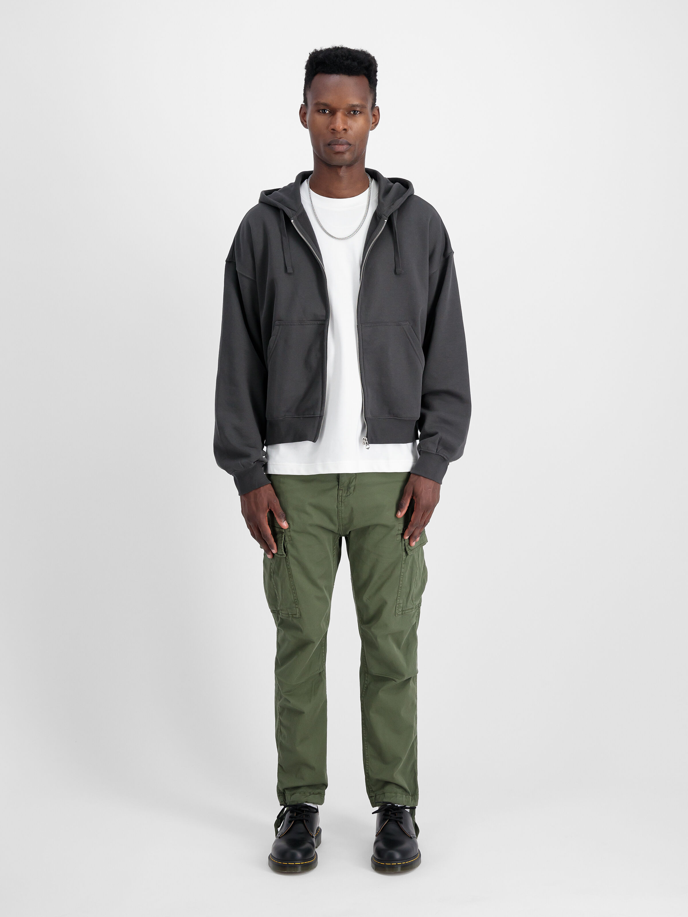 Squad Pant dark olive 188202_142_2_model_00001_129236