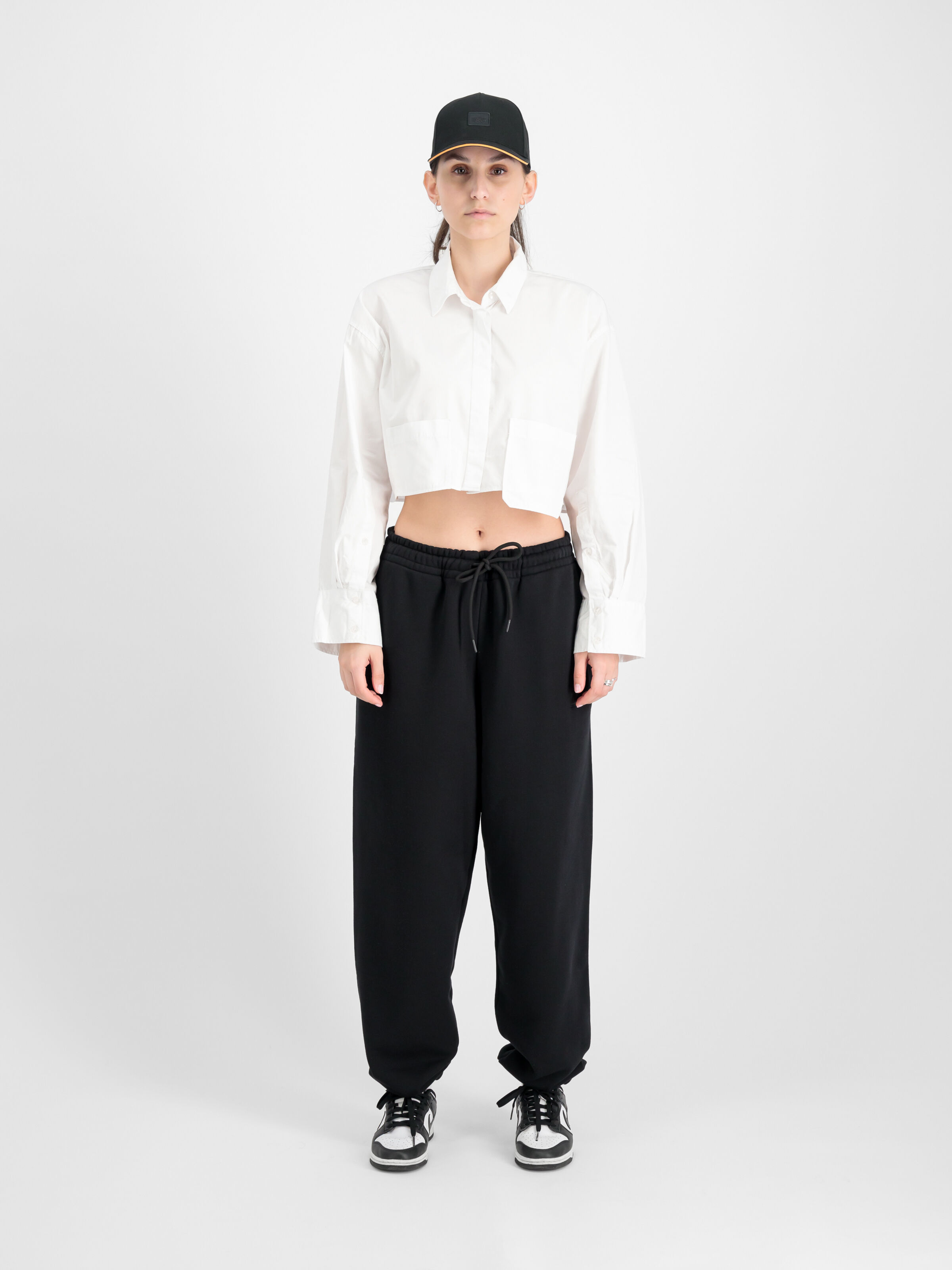 Alpha Essentials Rubber Logo Jogger Women black 146050_03_2_model_00001_98309