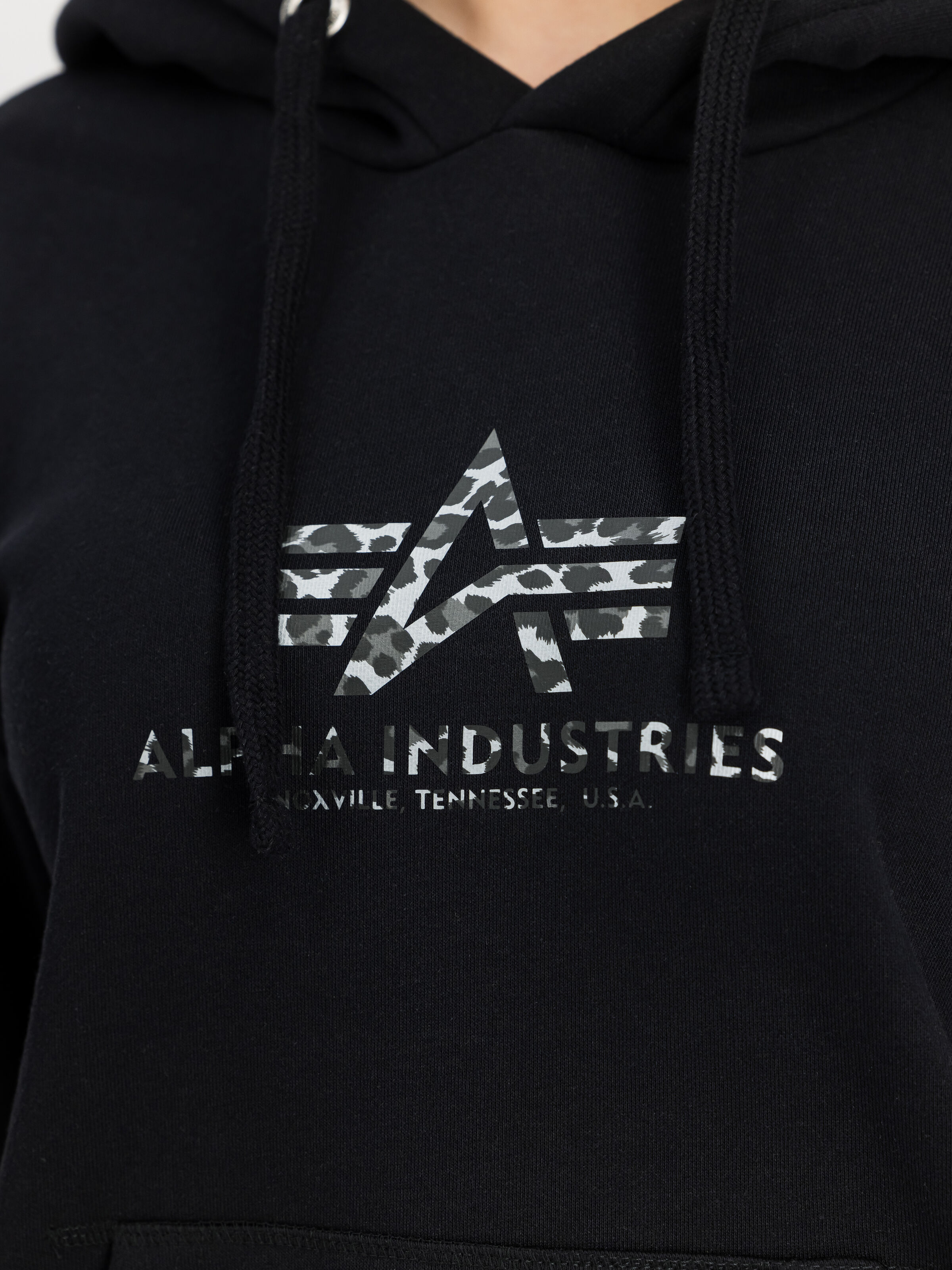 Basic Big Logo Mirror Leo Hoodie Women black 196032ML_03_3_detail_00001_199216