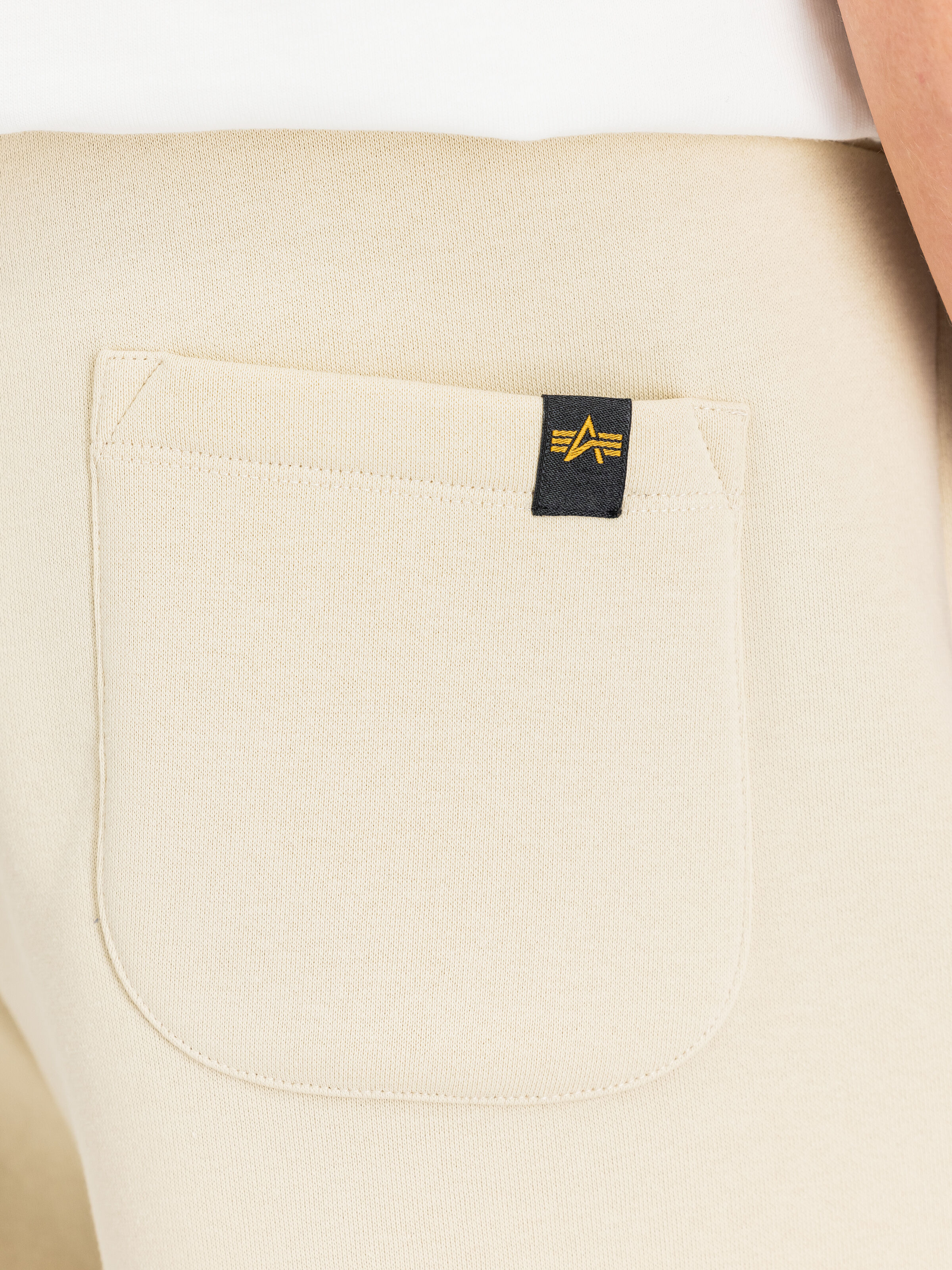Basic Small Logo II Jogger vintage white 156370_300_3_detail_00002_190008