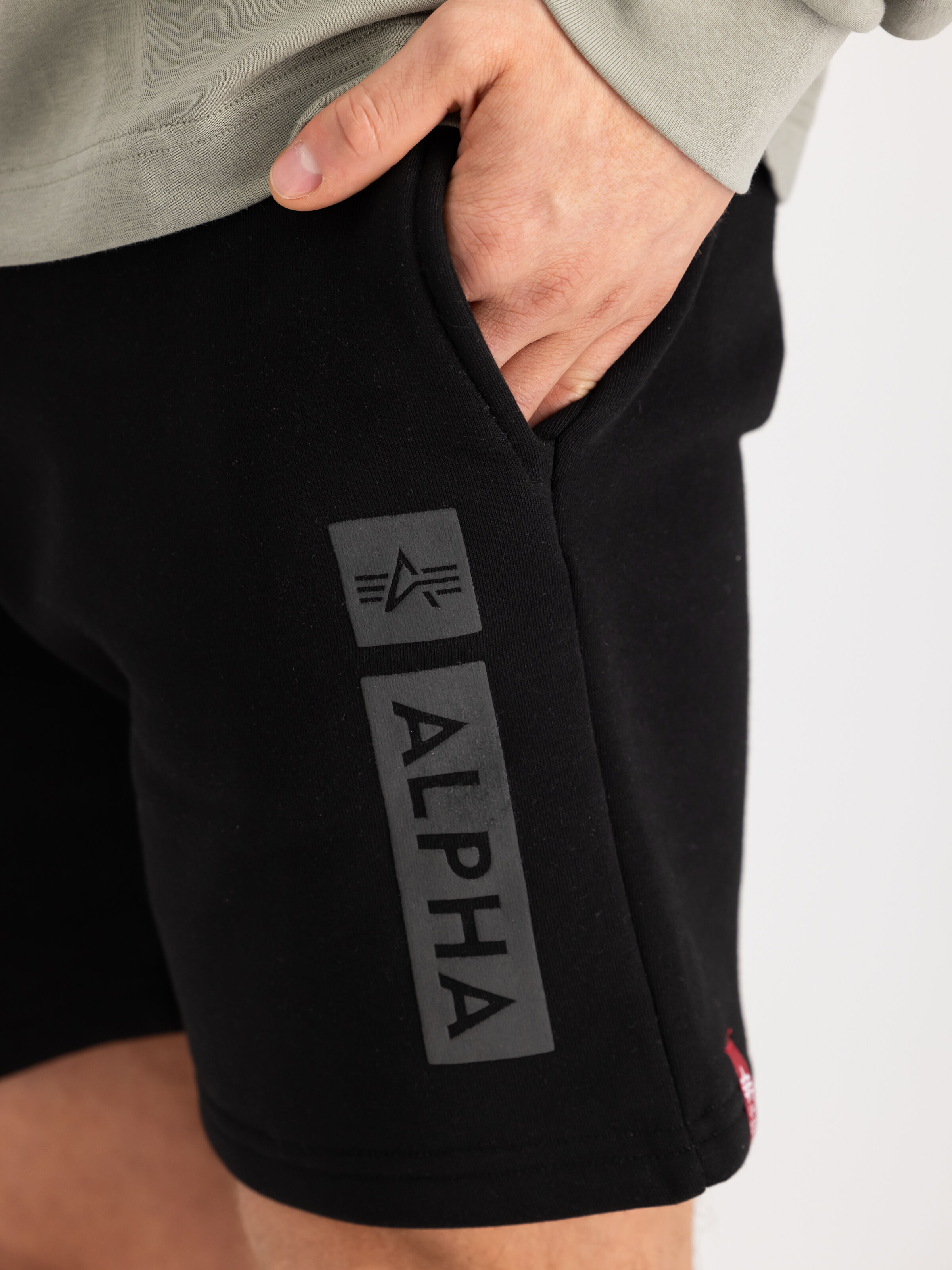 Alpha Puff Print Short black 146365_03_3_detail_00001_149463