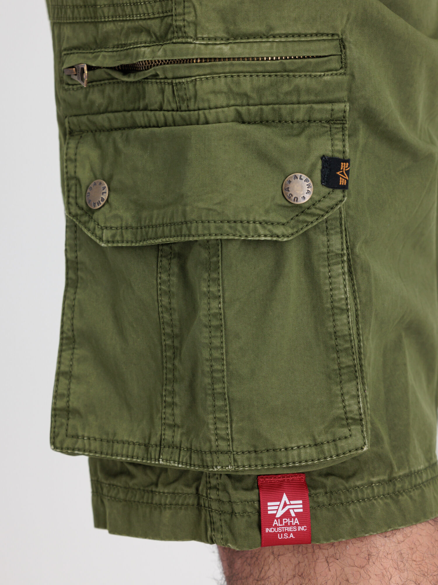 Alpha Short dark olive 136250_142_alpha_industries_alpha_short_006_123968