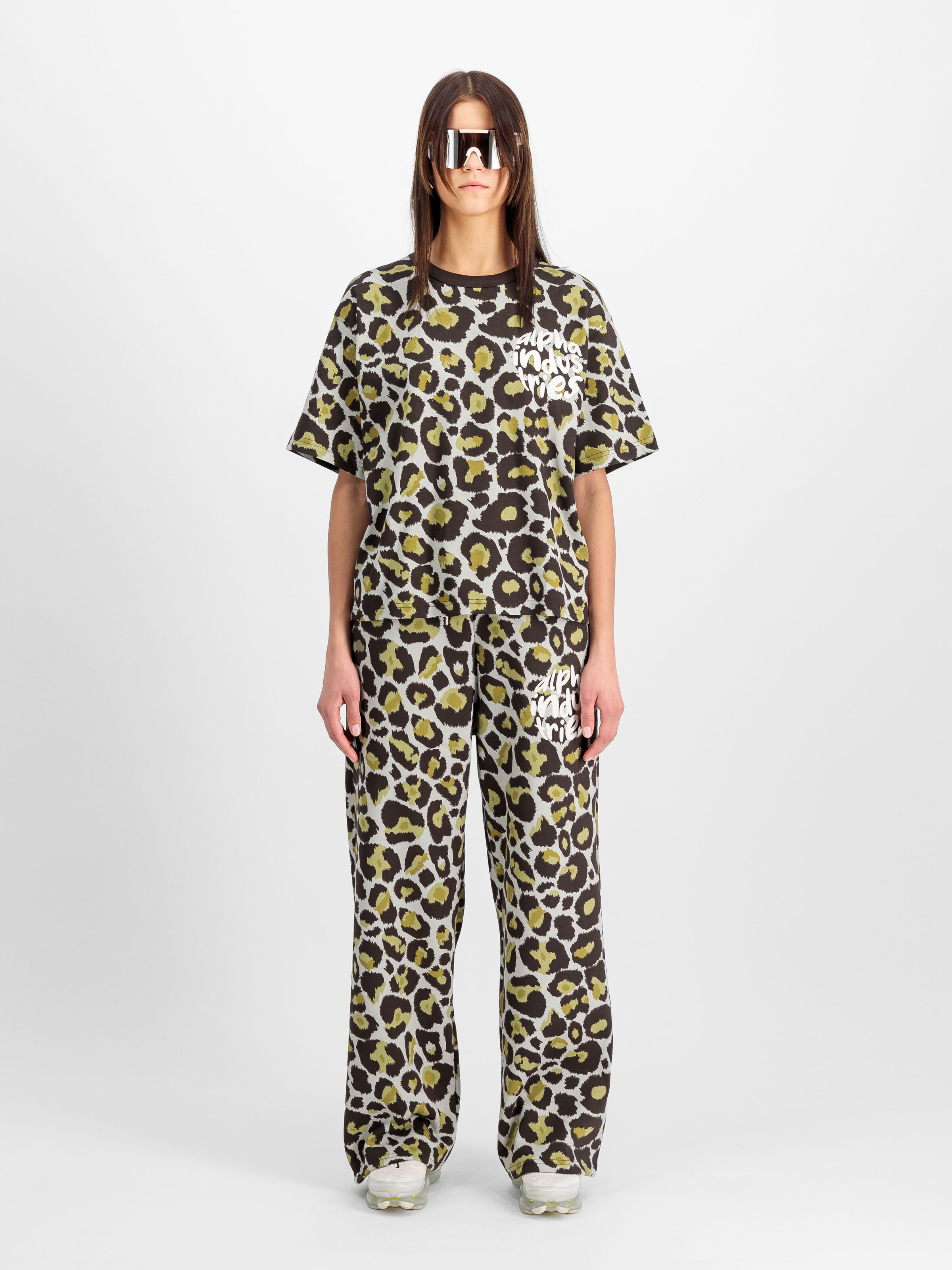 Logo Camo Jogger Women olive leo camo 148050C_732_2_model_00001_103579