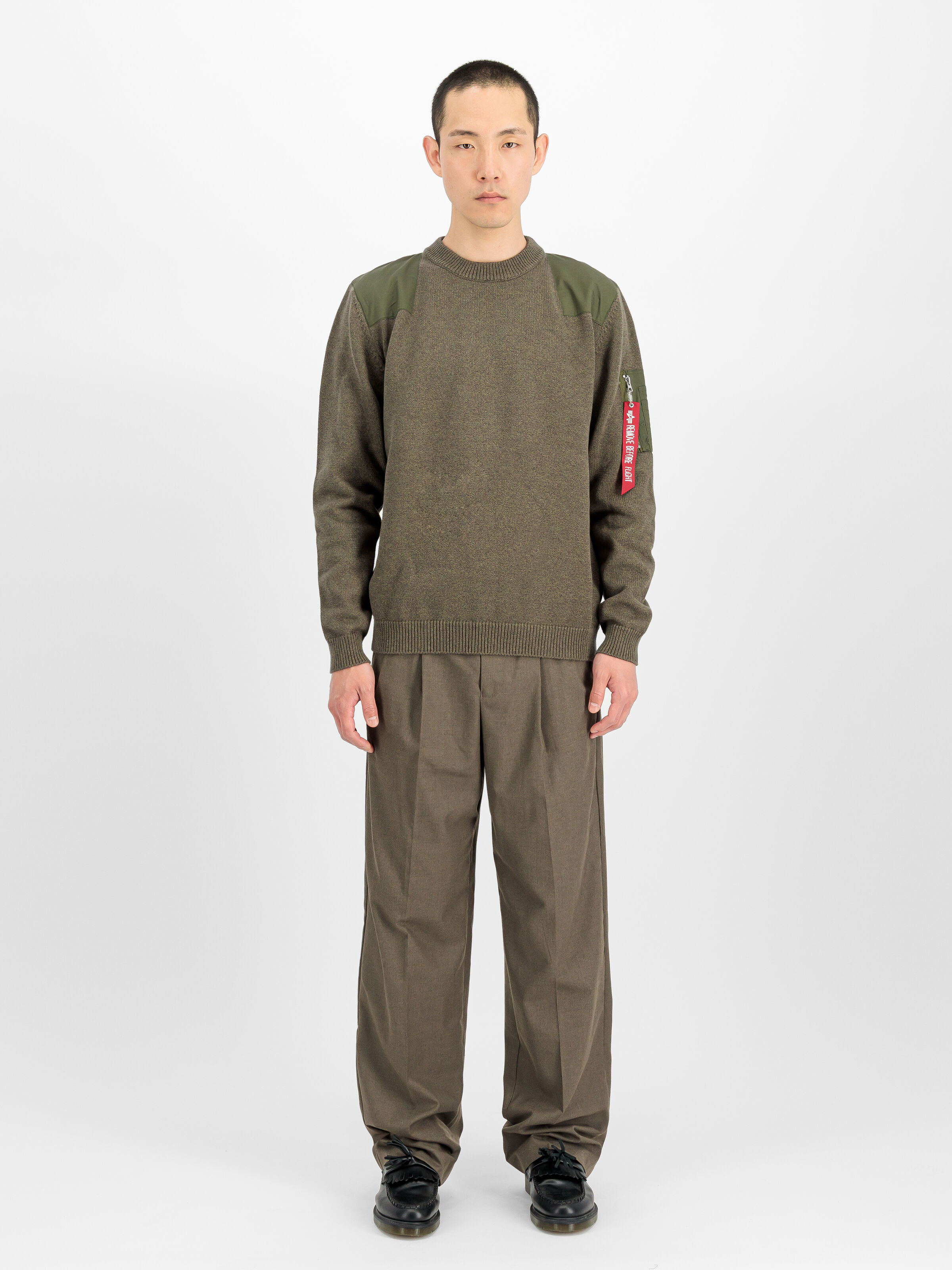 Knitted Utility Sweatshirt mud olive 268401_443_2_model_00001_243953