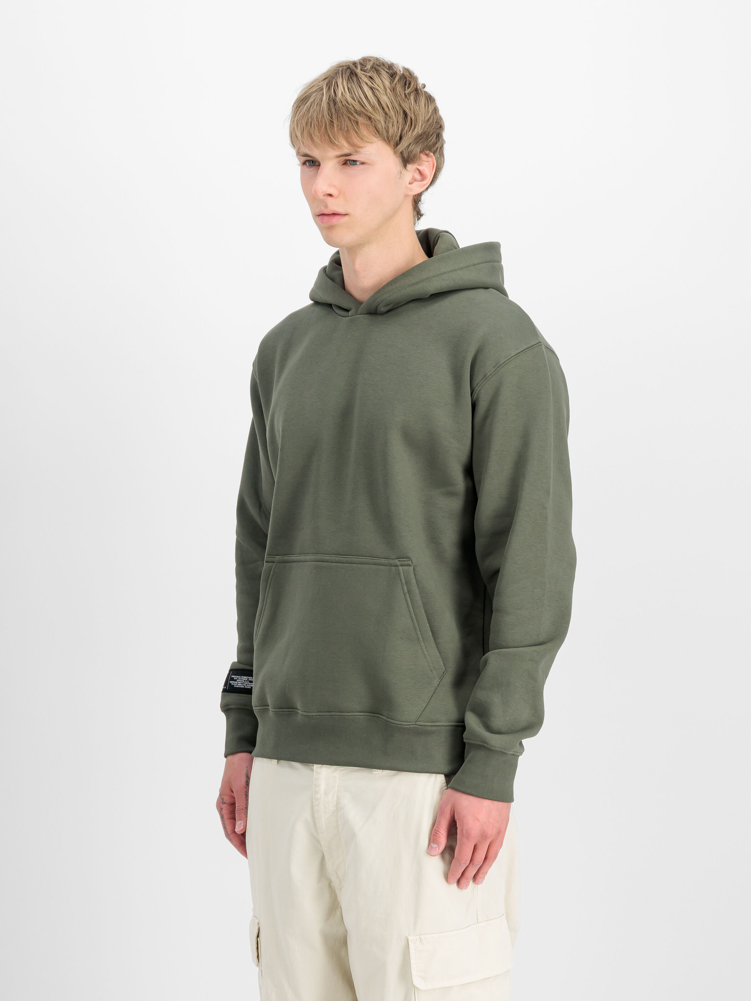Label Backprint Hoodie dark olive 258333_142_2_model_00002_173617