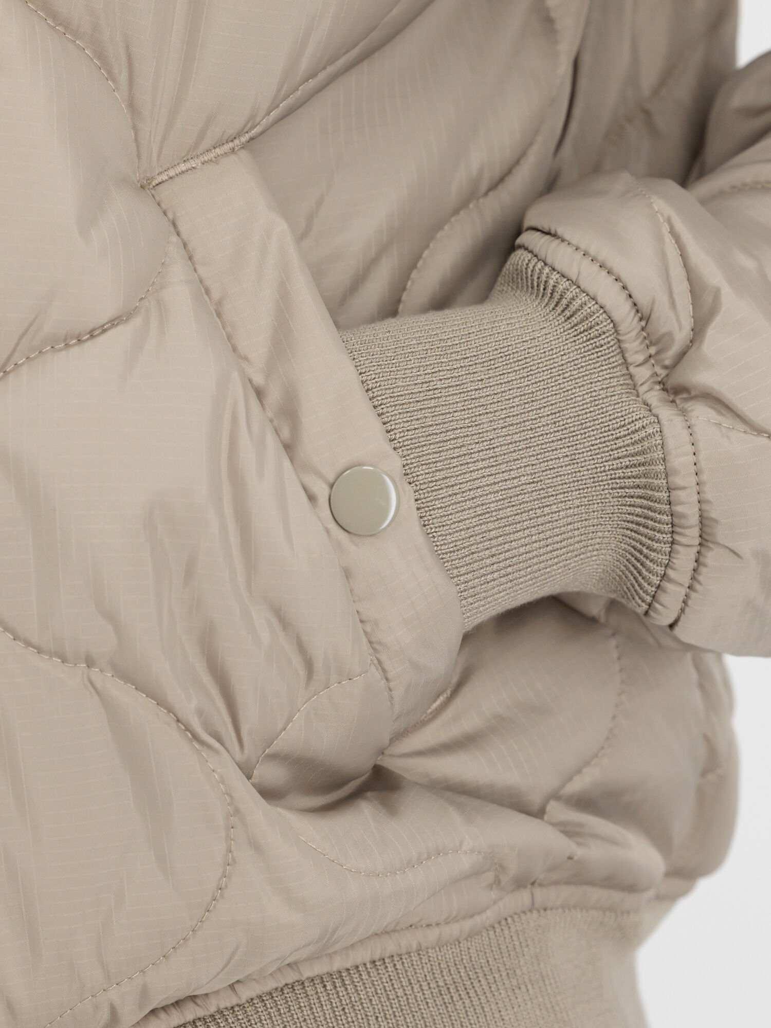 MA-1 ALS Bomber Jacket vintage sand 136135_679_alpha_industries_ma_1_als_012_123936