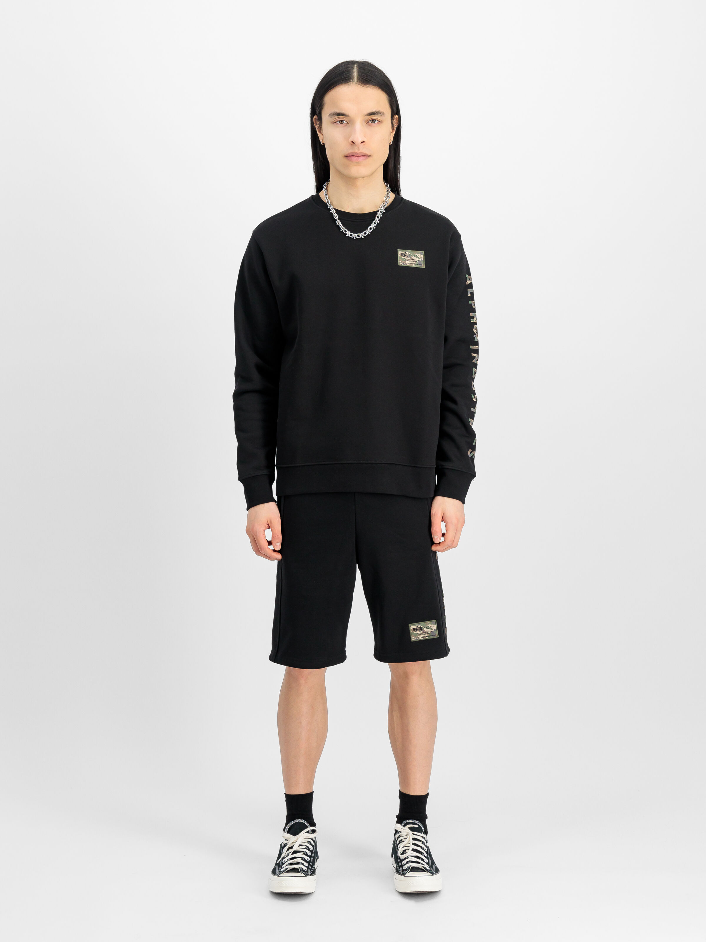 Camo Sleeve Sweatshirt black 156306_03_2_model_00001_147882