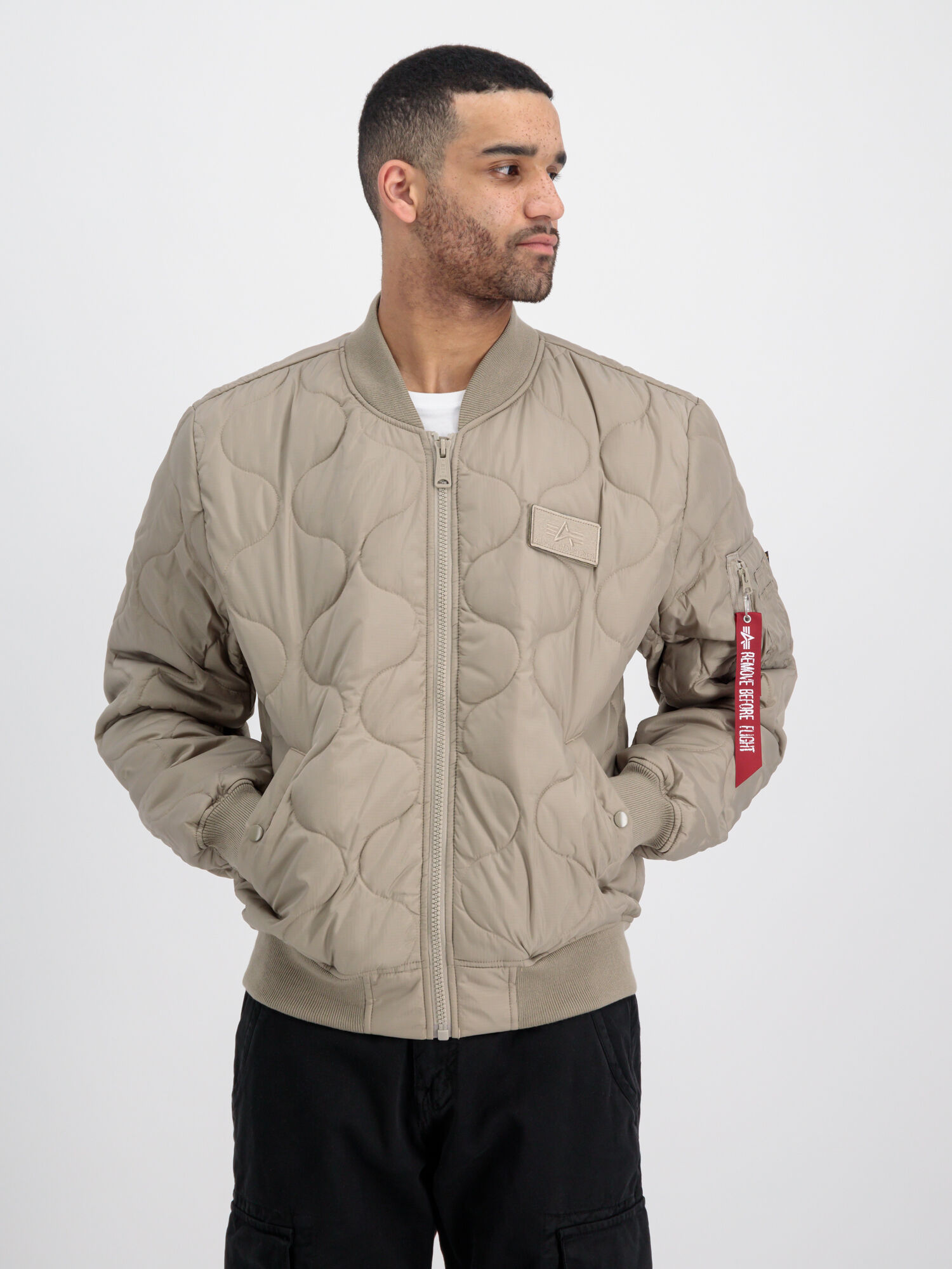 MA-1 ALS Bomber Jacket vintage sand 136135_679_alpha_industries_ma_1_als_003_123932