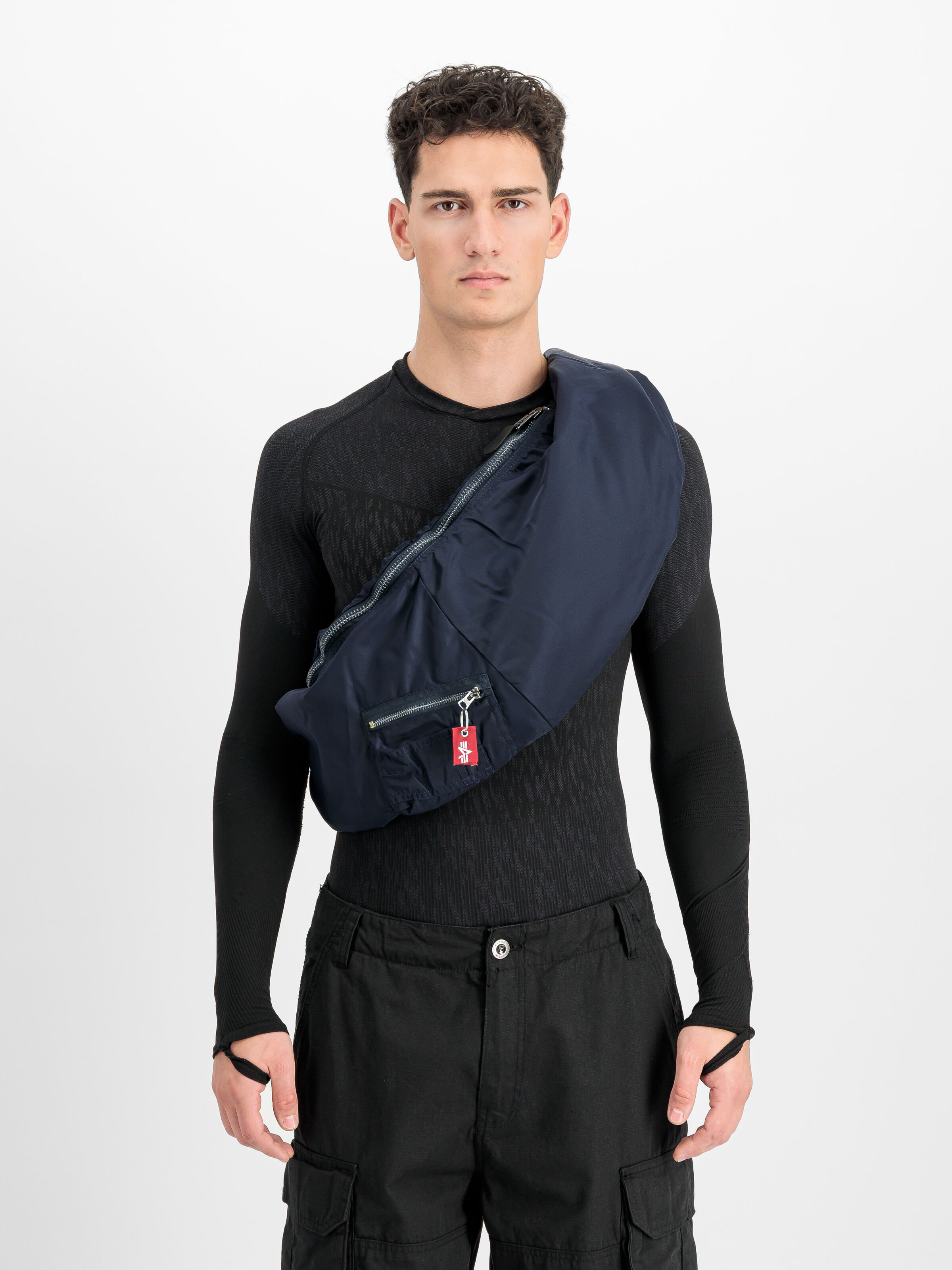 ALPHA x PROTOTYPES Bomber Sleeve Bag navy 258949_02_2_model_00001_223993