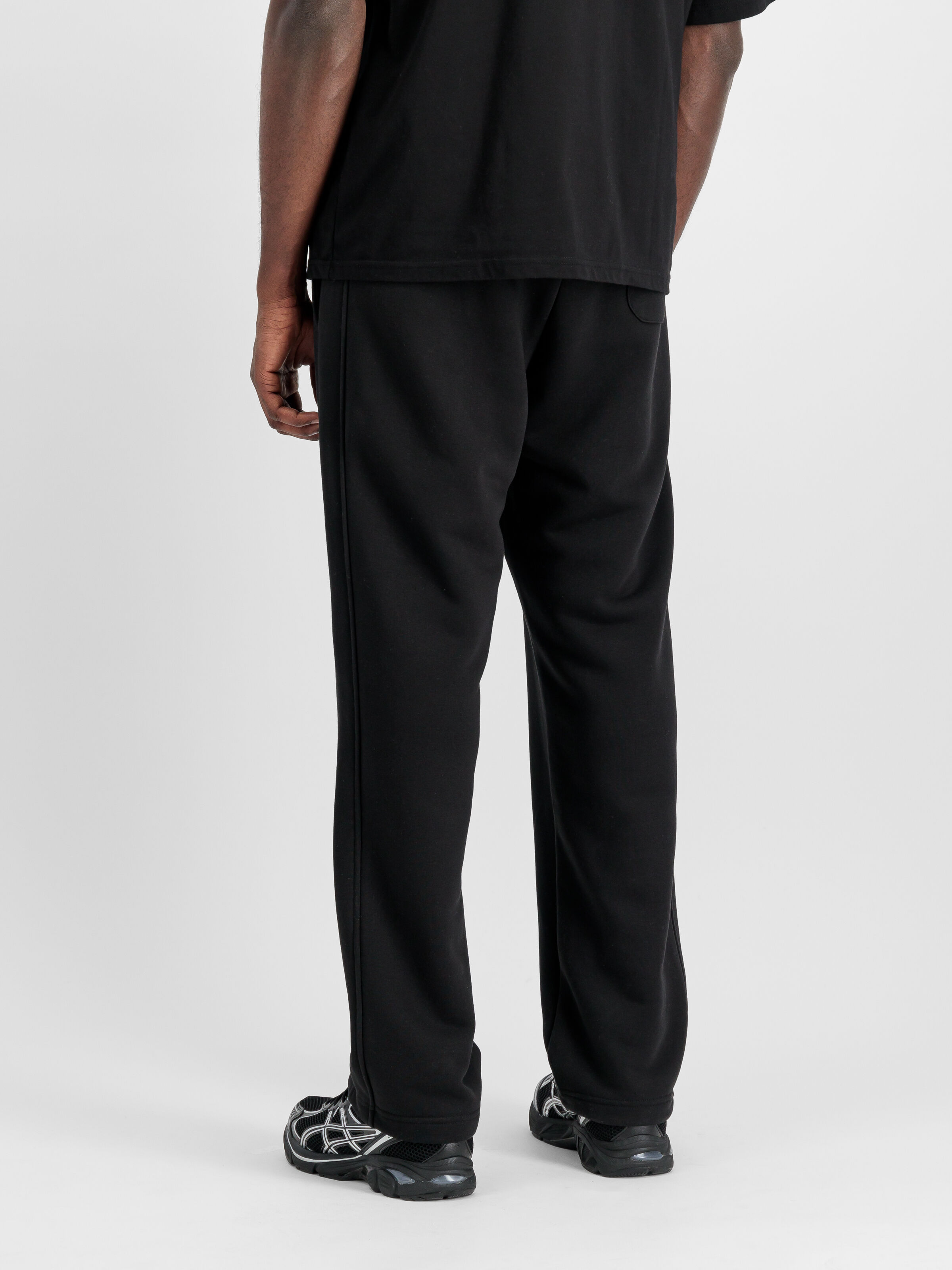Studio Edition Jogger black 156368_03_2_model_00003_160237